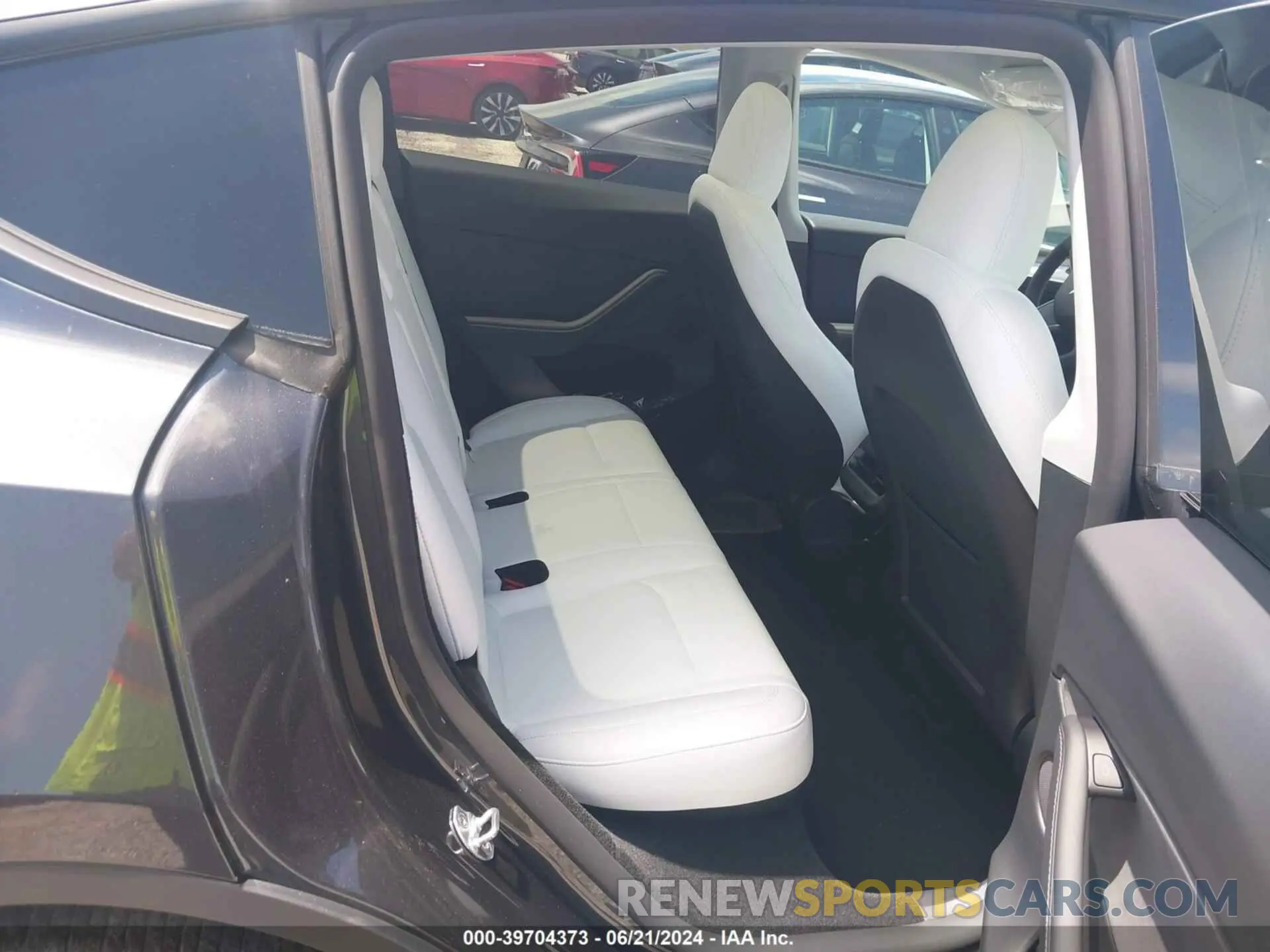 8 Photograph of a damaged car 7SAYGDEDXRF094584 TESLA MODEL Y 2024