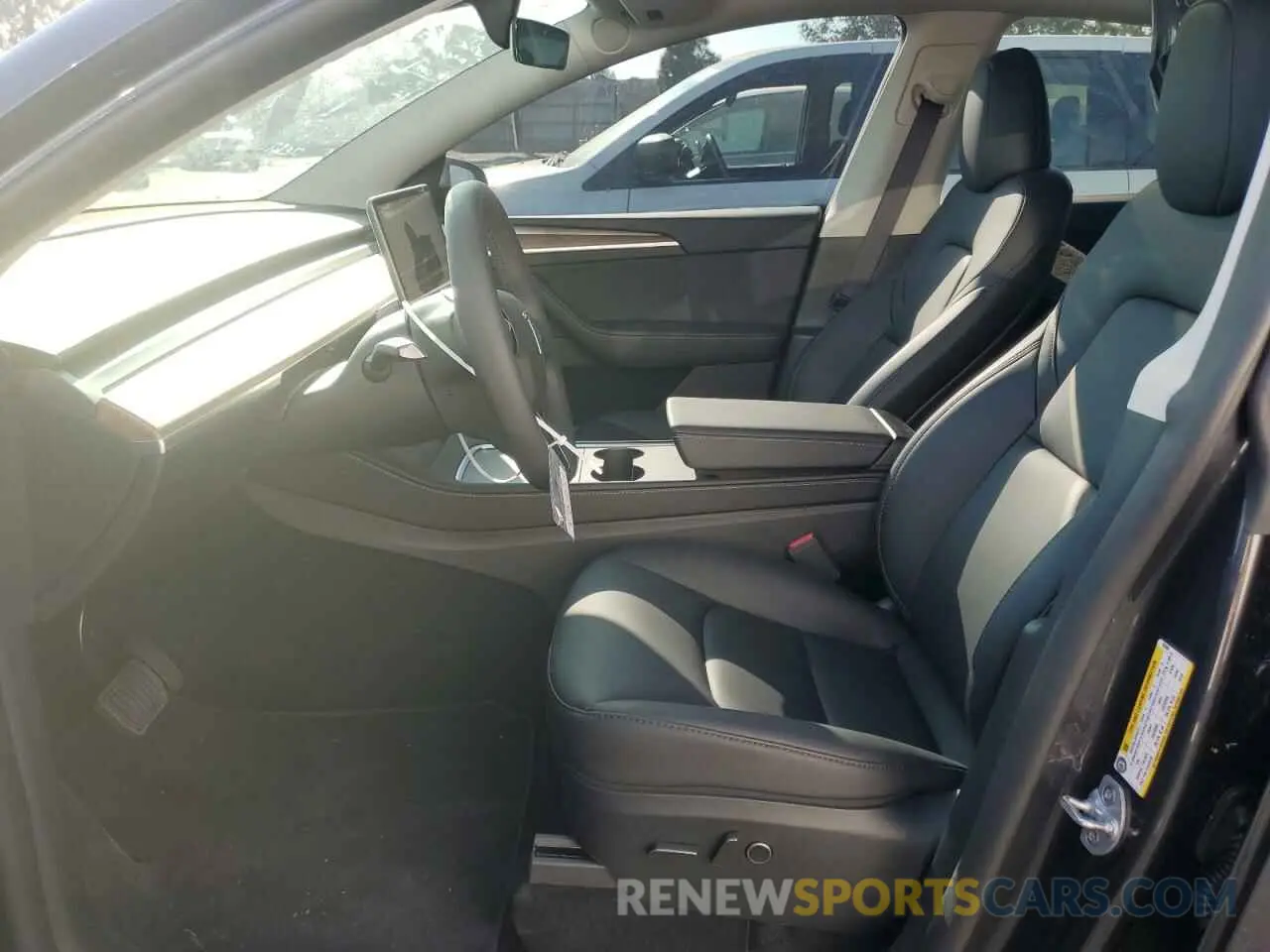 7 Photograph of a damaged car 7SAYGDEDXRF103509 TESLA MODEL Y 2024