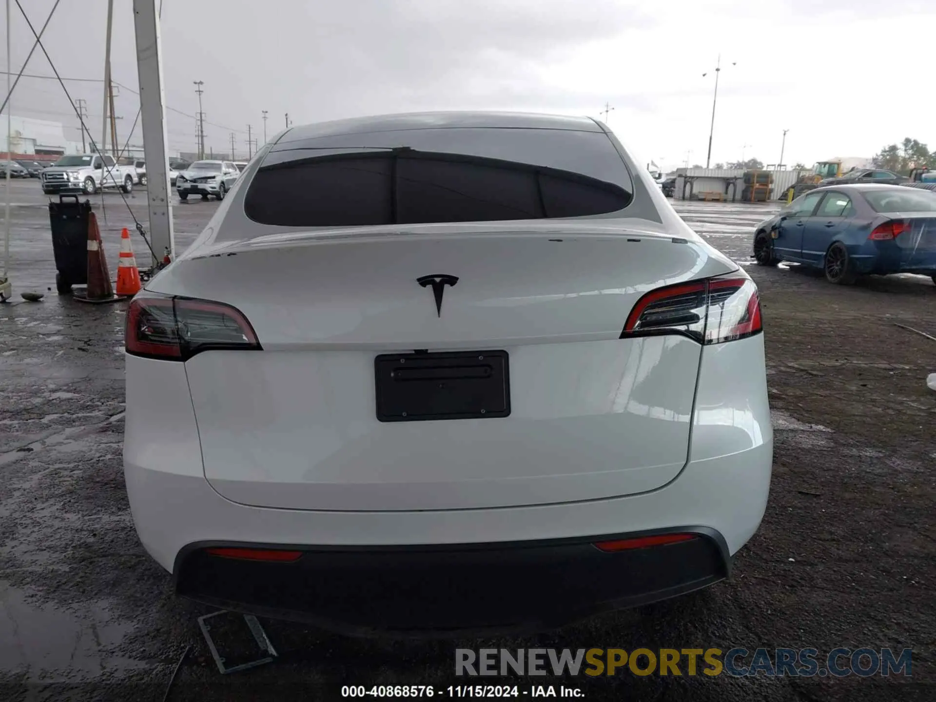 15 Photograph of a damaged car 7SAYGDEDXRF108967 TESLA MODEL Y 2024