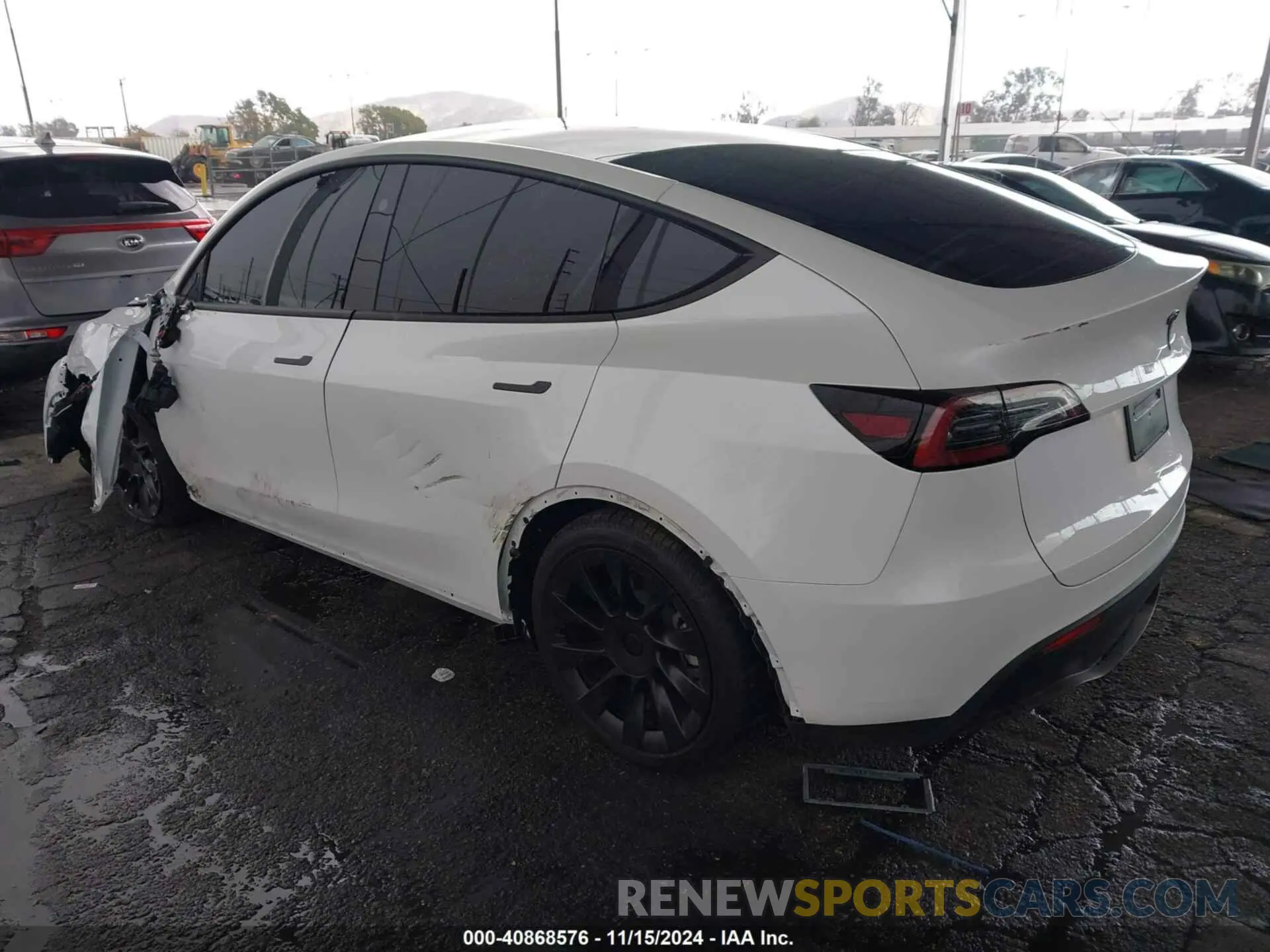 3 Photograph of a damaged car 7SAYGDEDXRF108967 TESLA MODEL Y 2024