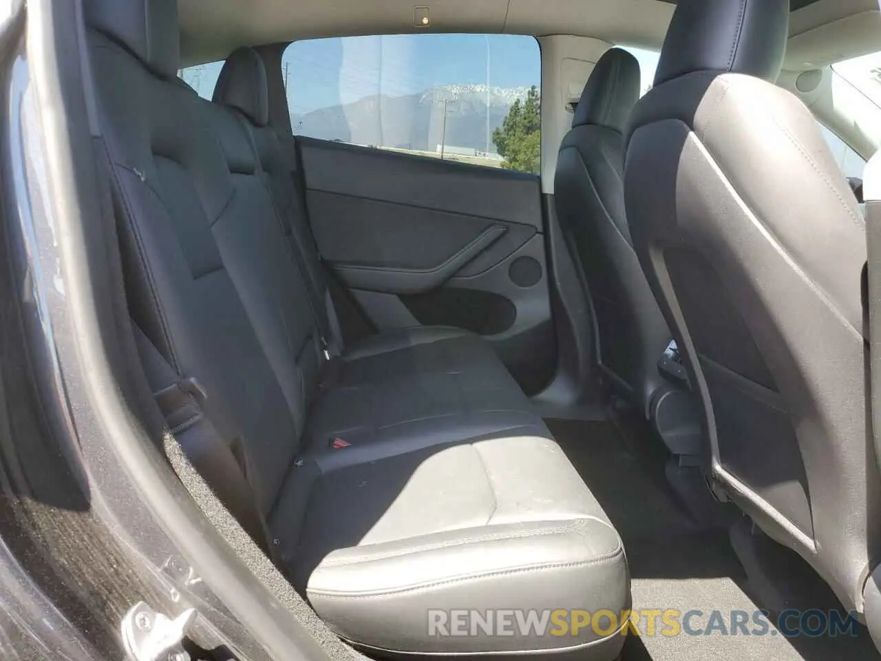 11 Photograph of a damaged car 7SAYGDEE0RA224927 TESLA MODEL Y 2024
