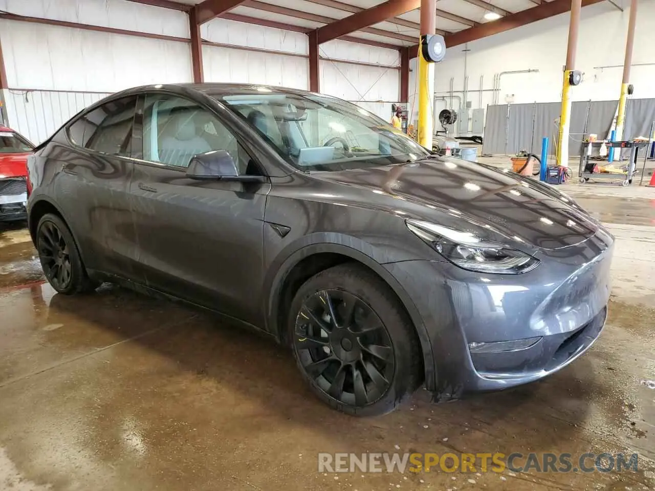 4 Photograph of a damaged car 7SAYGDEE0RA260598 TESLA MODEL Y 2024