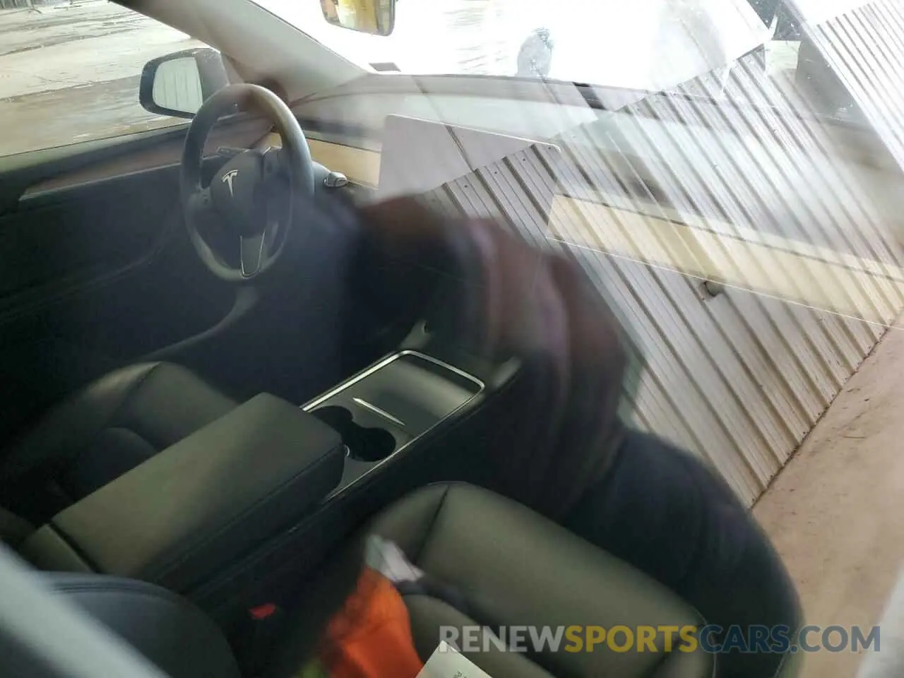 8 Photograph of a damaged car 7SAYGDEE0RA260598 TESLA MODEL Y 2024