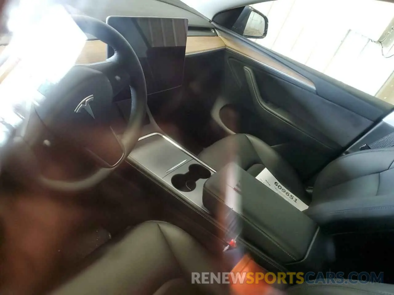 9 Photograph of a damaged car 7SAYGDEE0RA260598 TESLA MODEL Y 2024