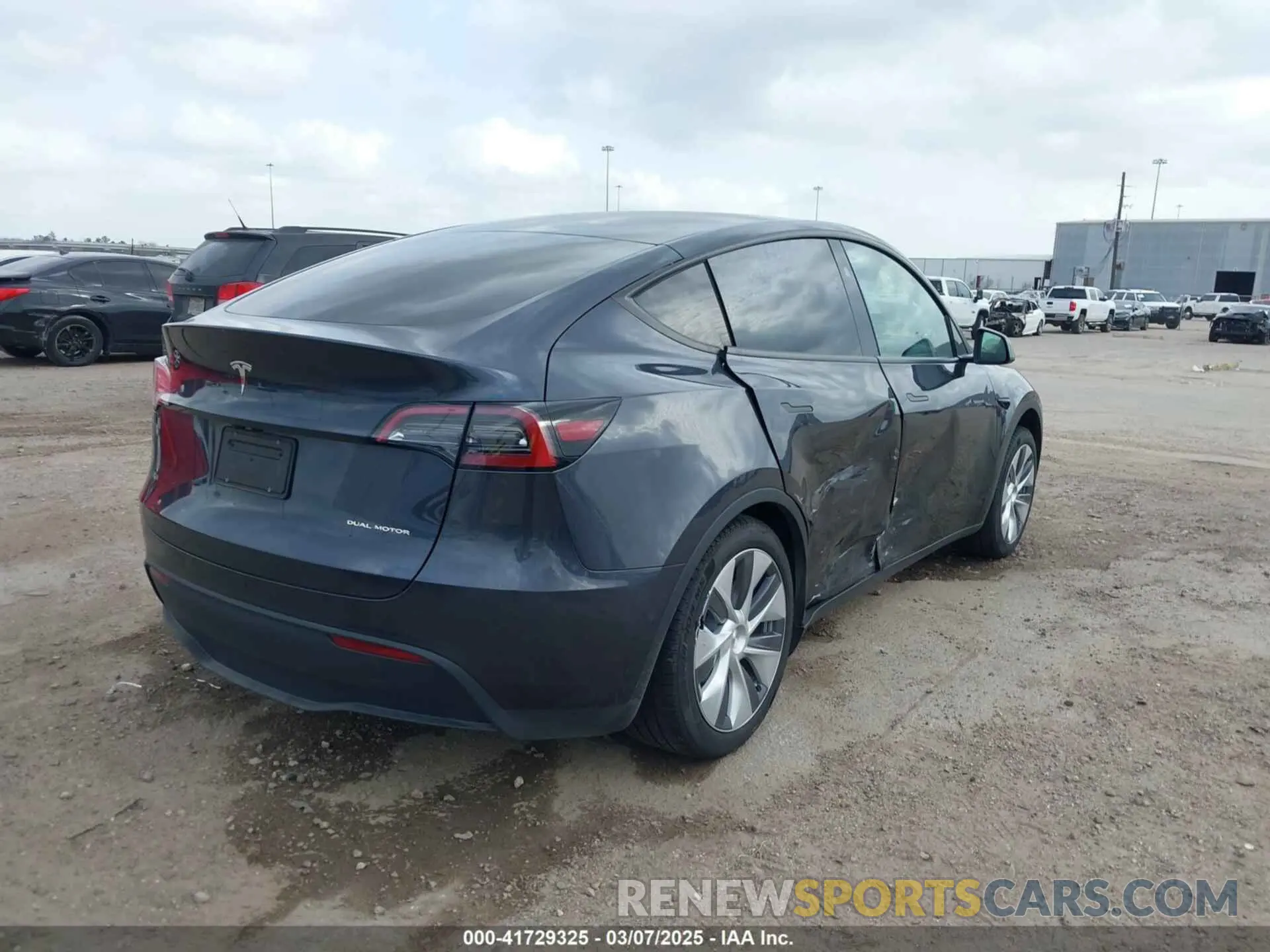 4 Фотография поврежденного автомобиля 7SAYGDEE0RA261489 TESLA MODEL Y 2024