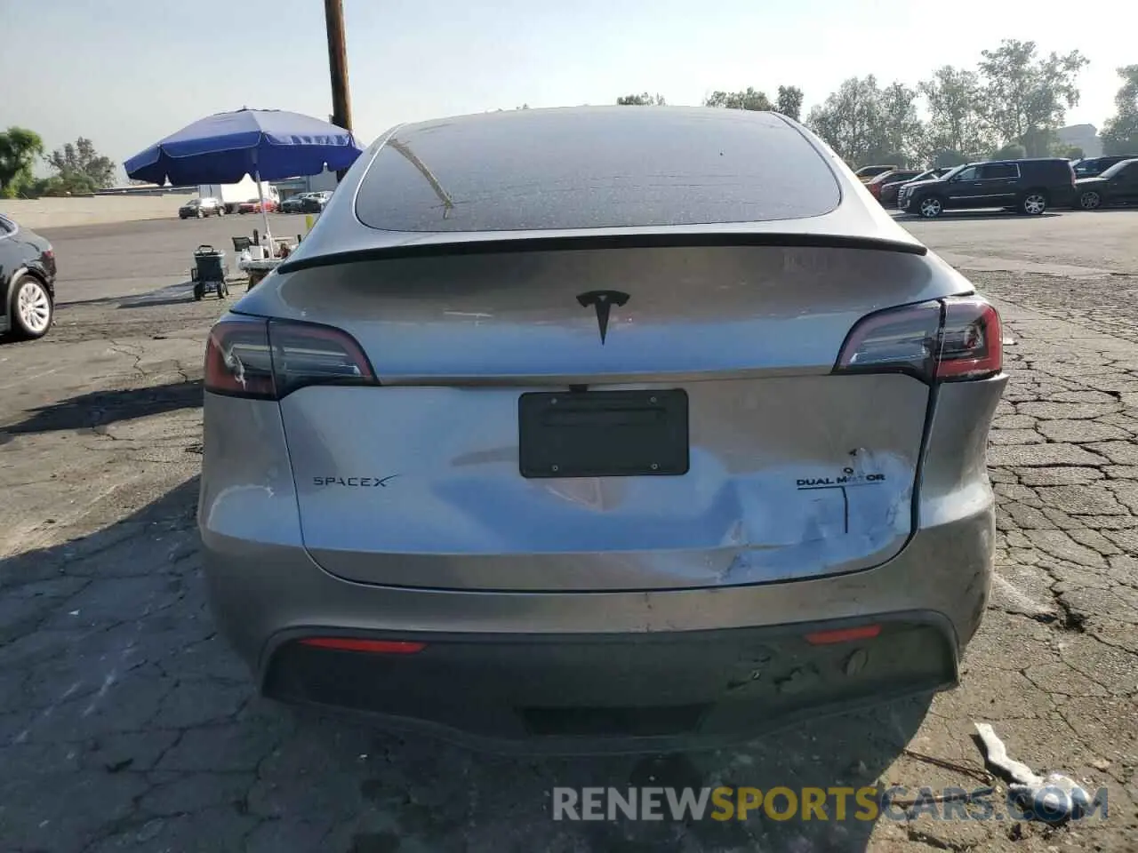 6 Photograph of a damaged car 7SAYGDEE0RA299109 TESLA MODEL Y 2024