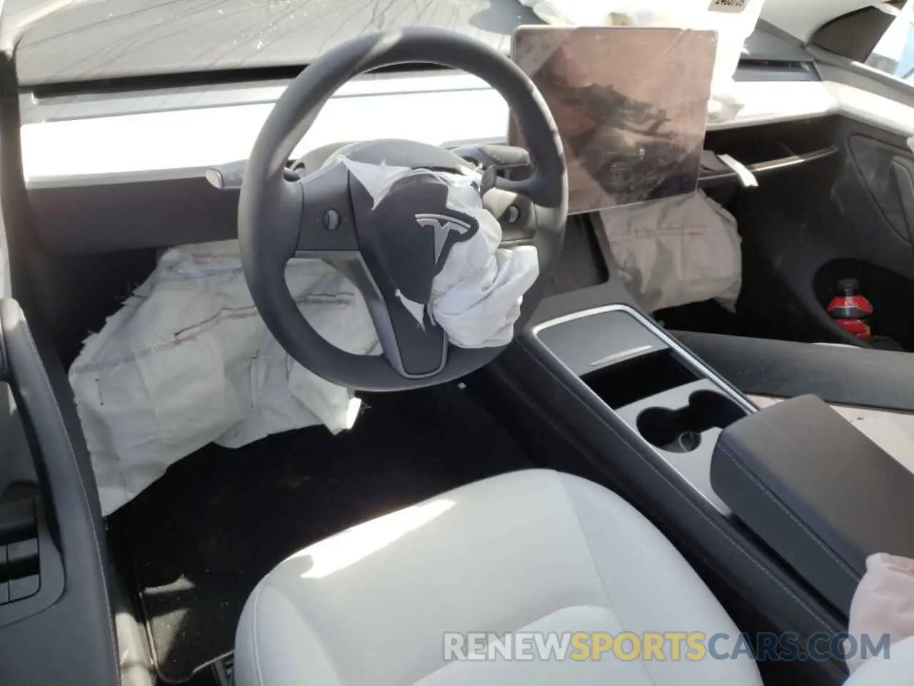8 Photograph of a damaged car 7SAYGDEE0RA308715 TESLA MODEL Y 2024