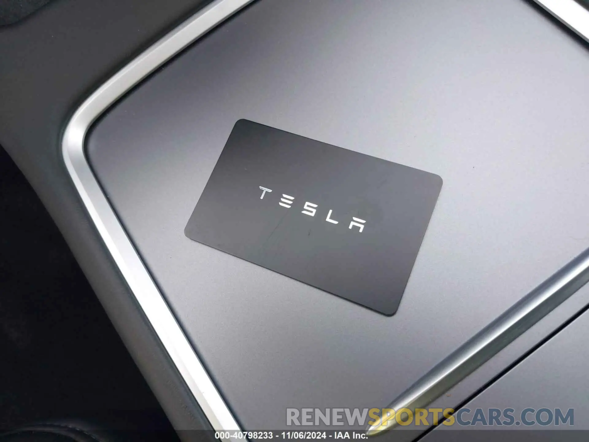 11 Photograph of a damaged car 7SAYGDEE0RA309055 TESLA MODEL Y 2024