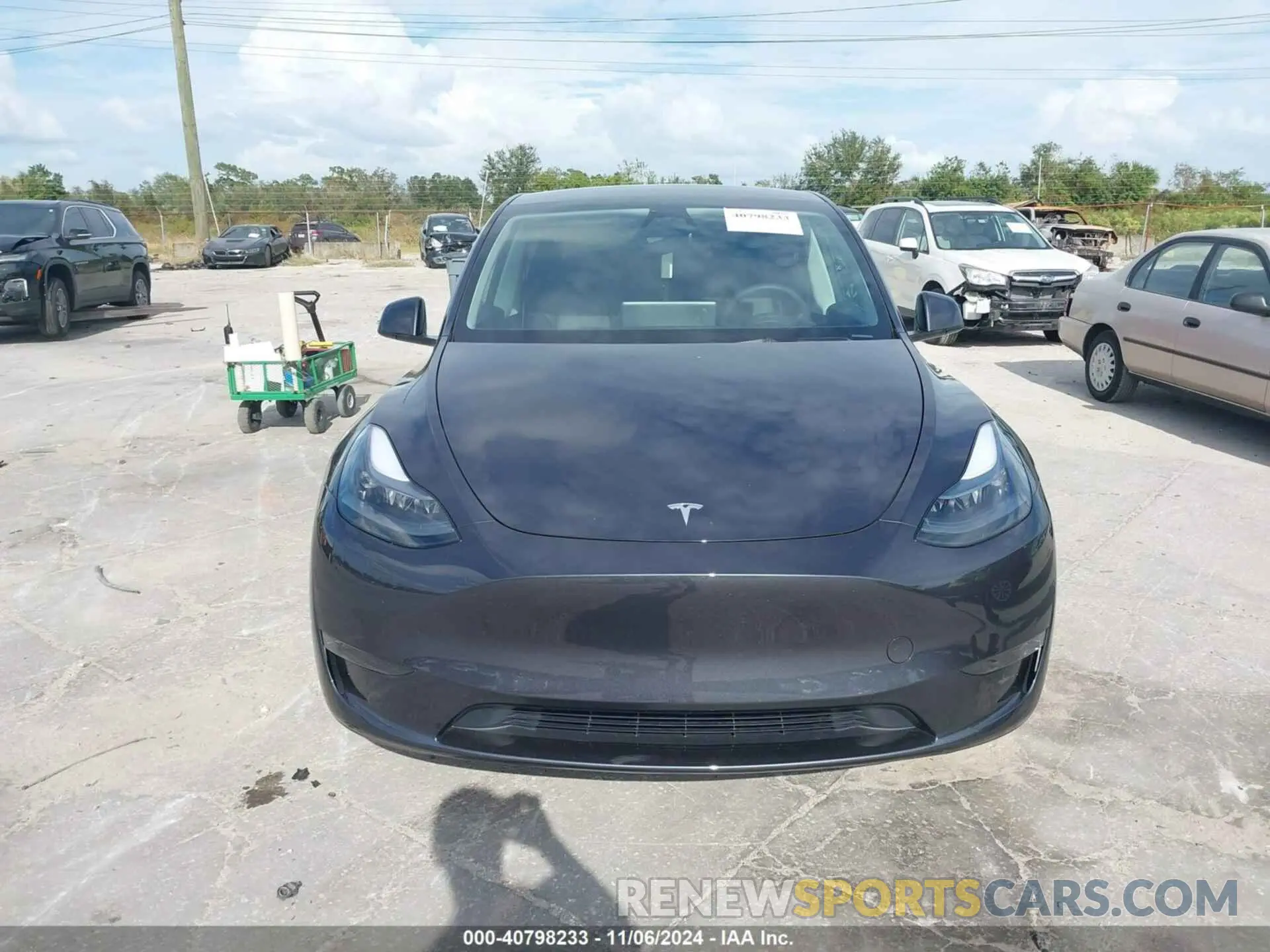 12 Photograph of a damaged car 7SAYGDEE0RA309055 TESLA MODEL Y 2024