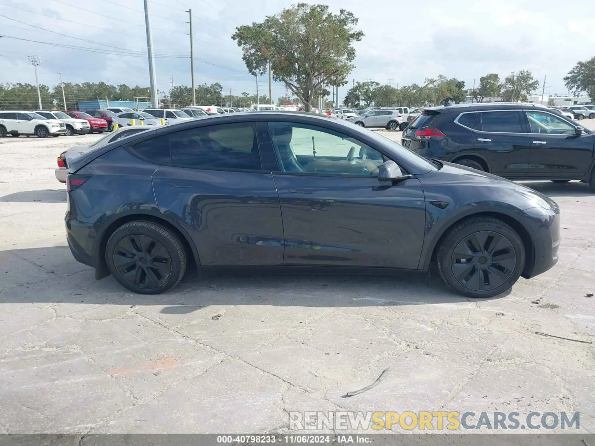 13 Photograph of a damaged car 7SAYGDEE0RA309055 TESLA MODEL Y 2024