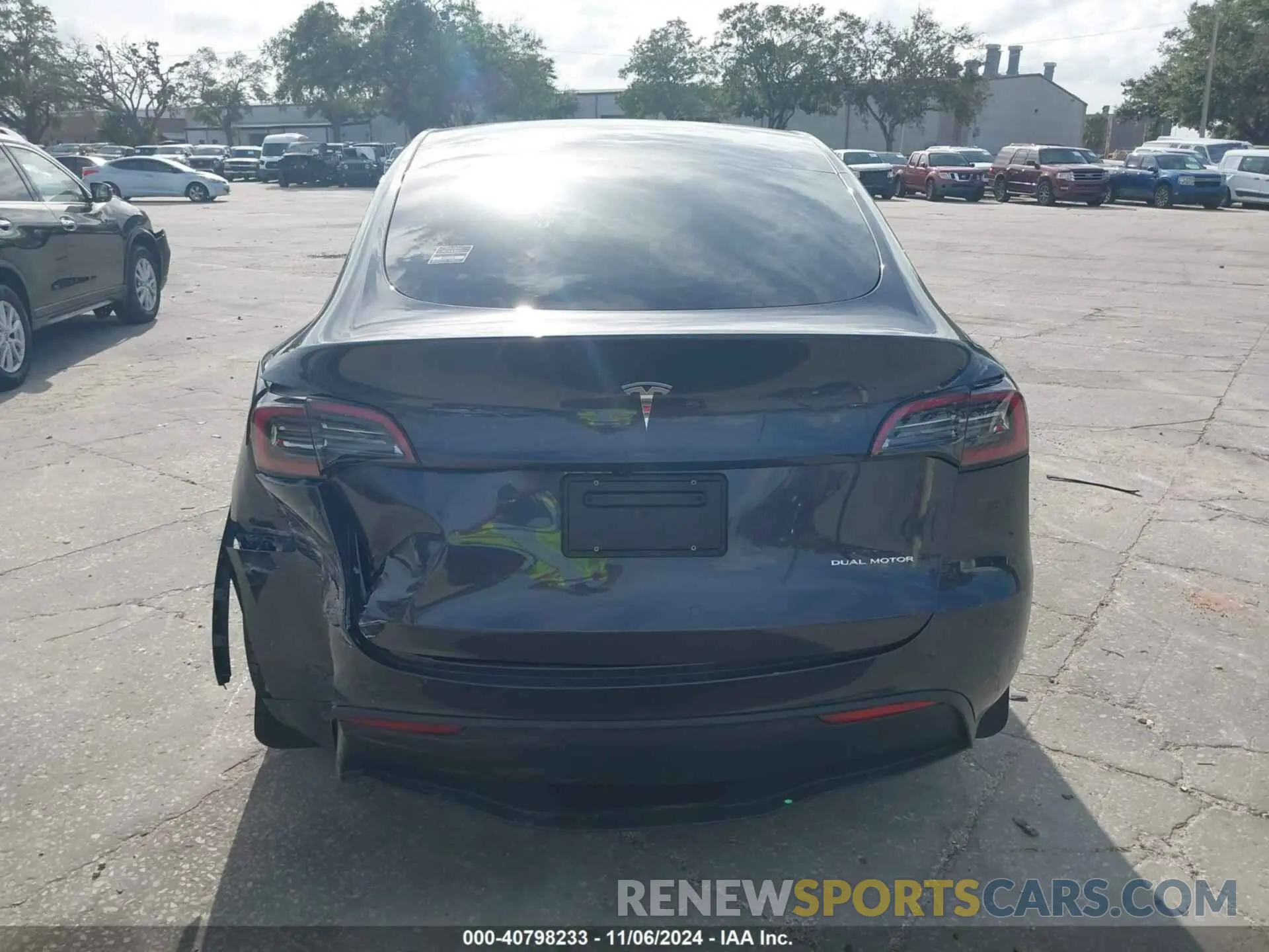 16 Photograph of a damaged car 7SAYGDEE0RA309055 TESLA MODEL Y 2024