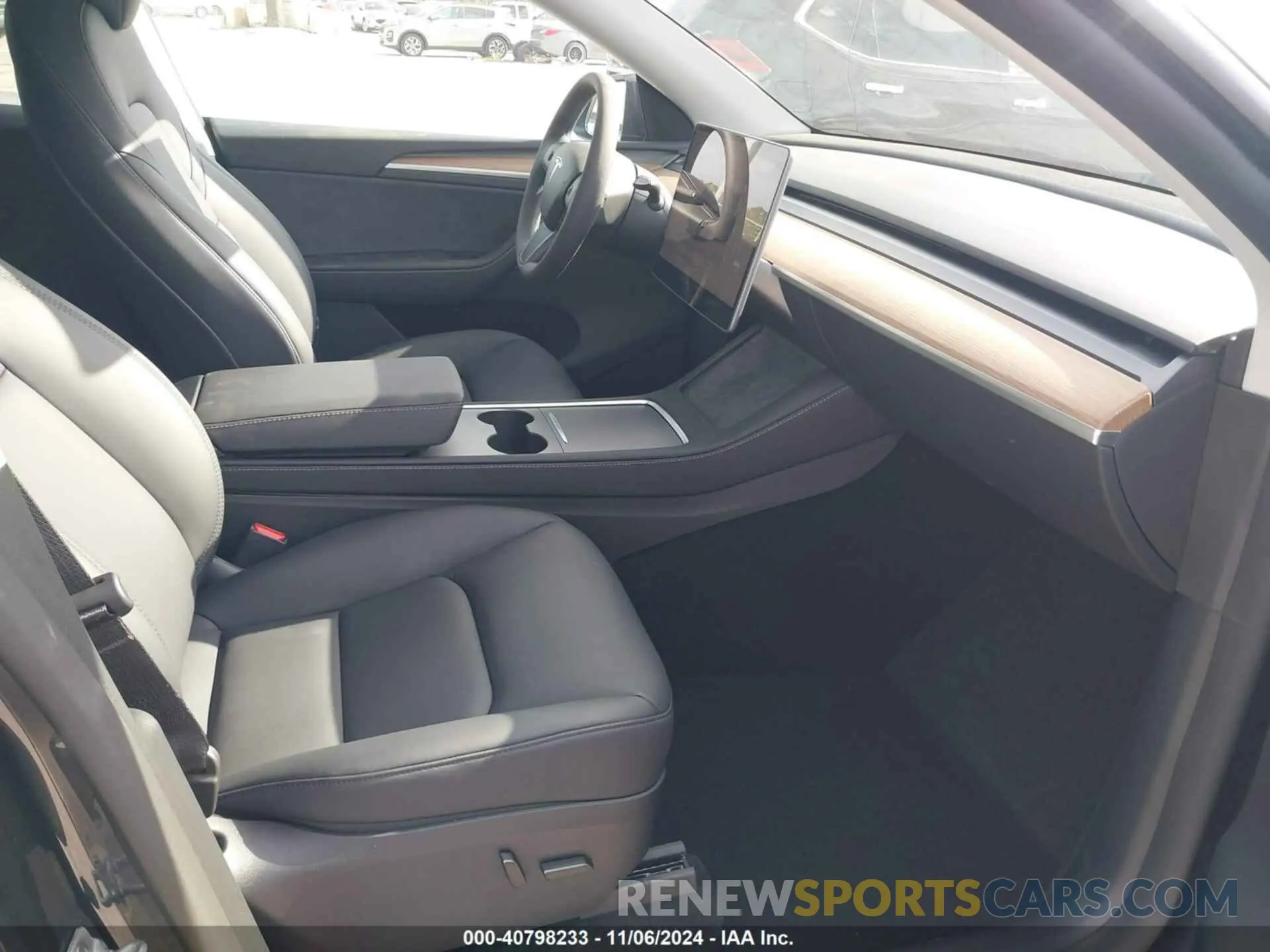 5 Photograph of a damaged car 7SAYGDEE0RA309055 TESLA MODEL Y 2024