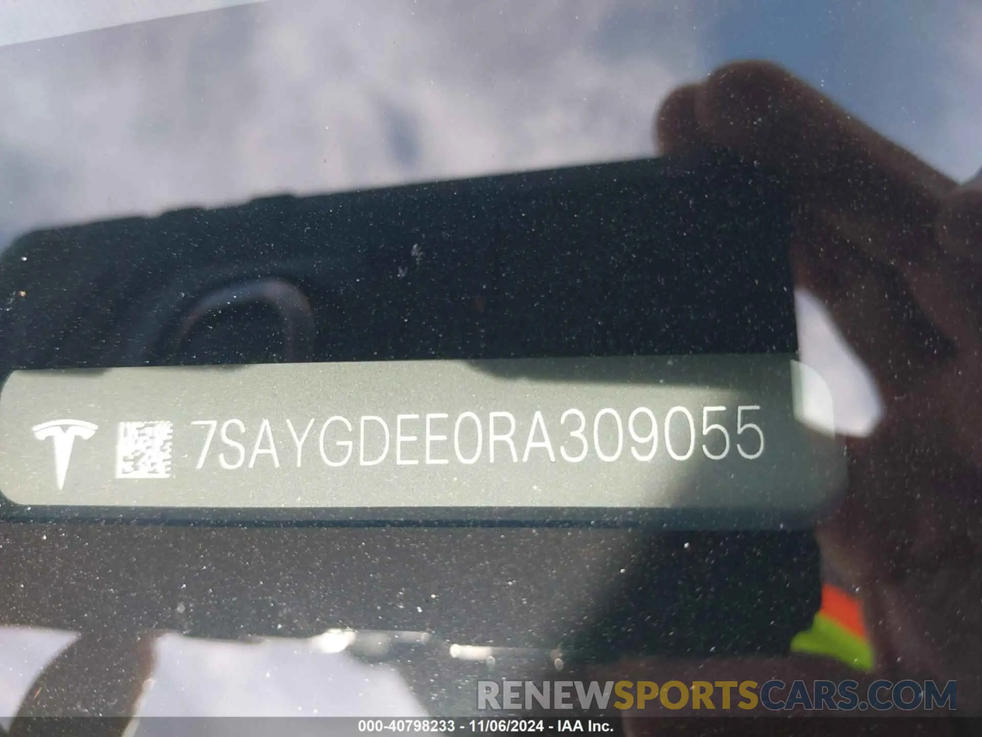 9 Photograph of a damaged car 7SAYGDEE0RA309055 TESLA MODEL Y 2024