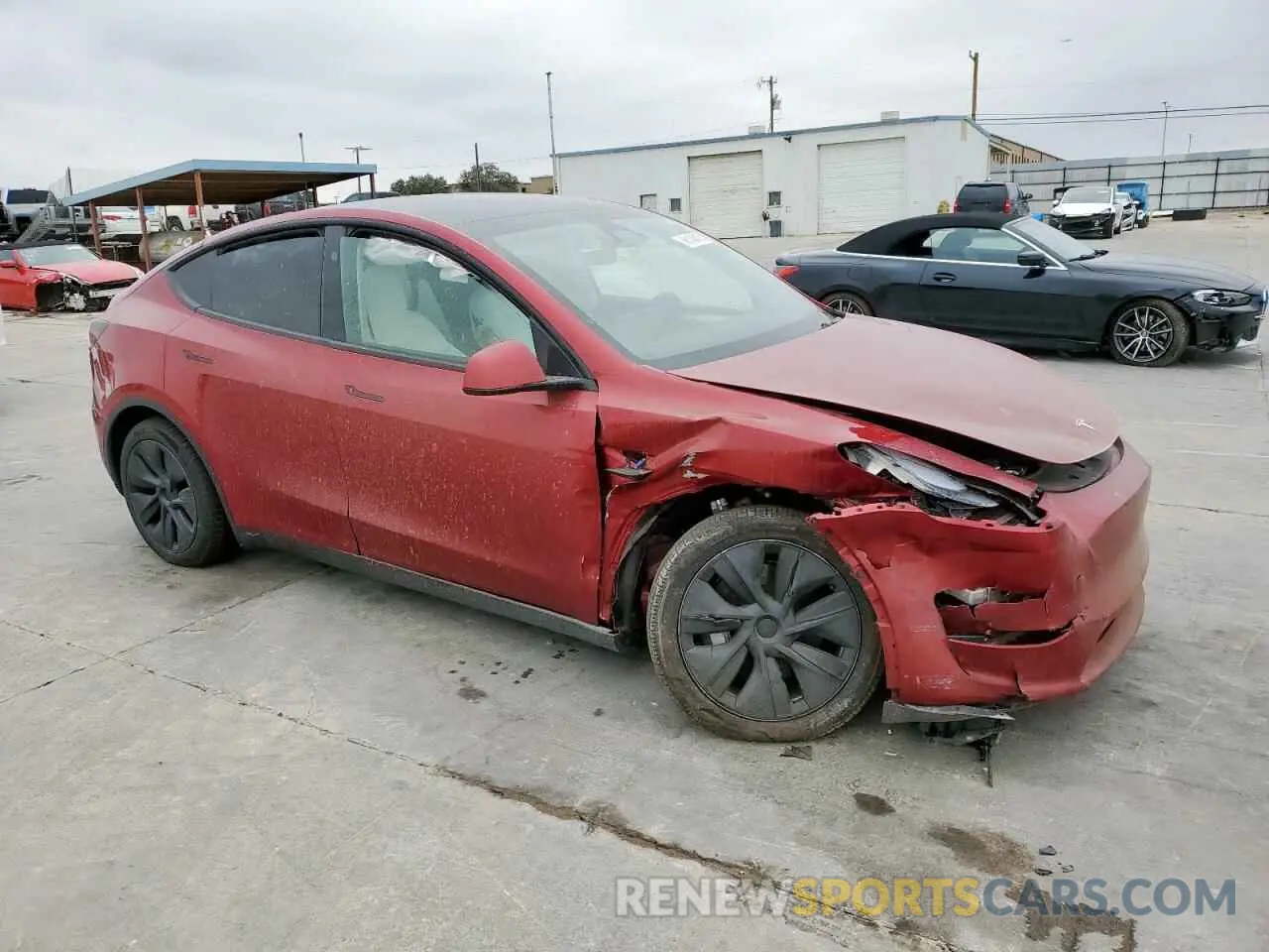 4 Photograph of a damaged car 7SAYGDEE0RA321738 TESLA MODEL Y 2024
