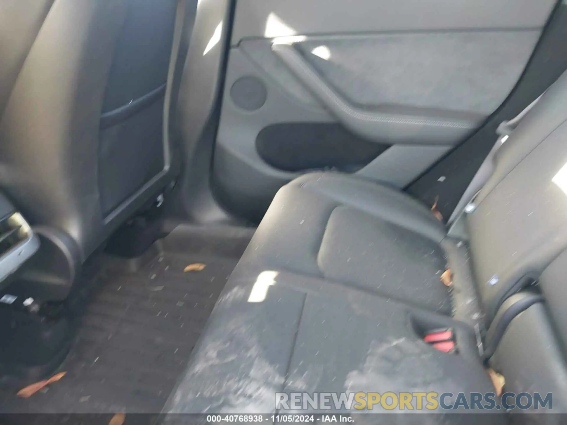 8 Photograph of a damaged car 7SAYGDEE0RA326048 TESLA MODEL Y 2024
