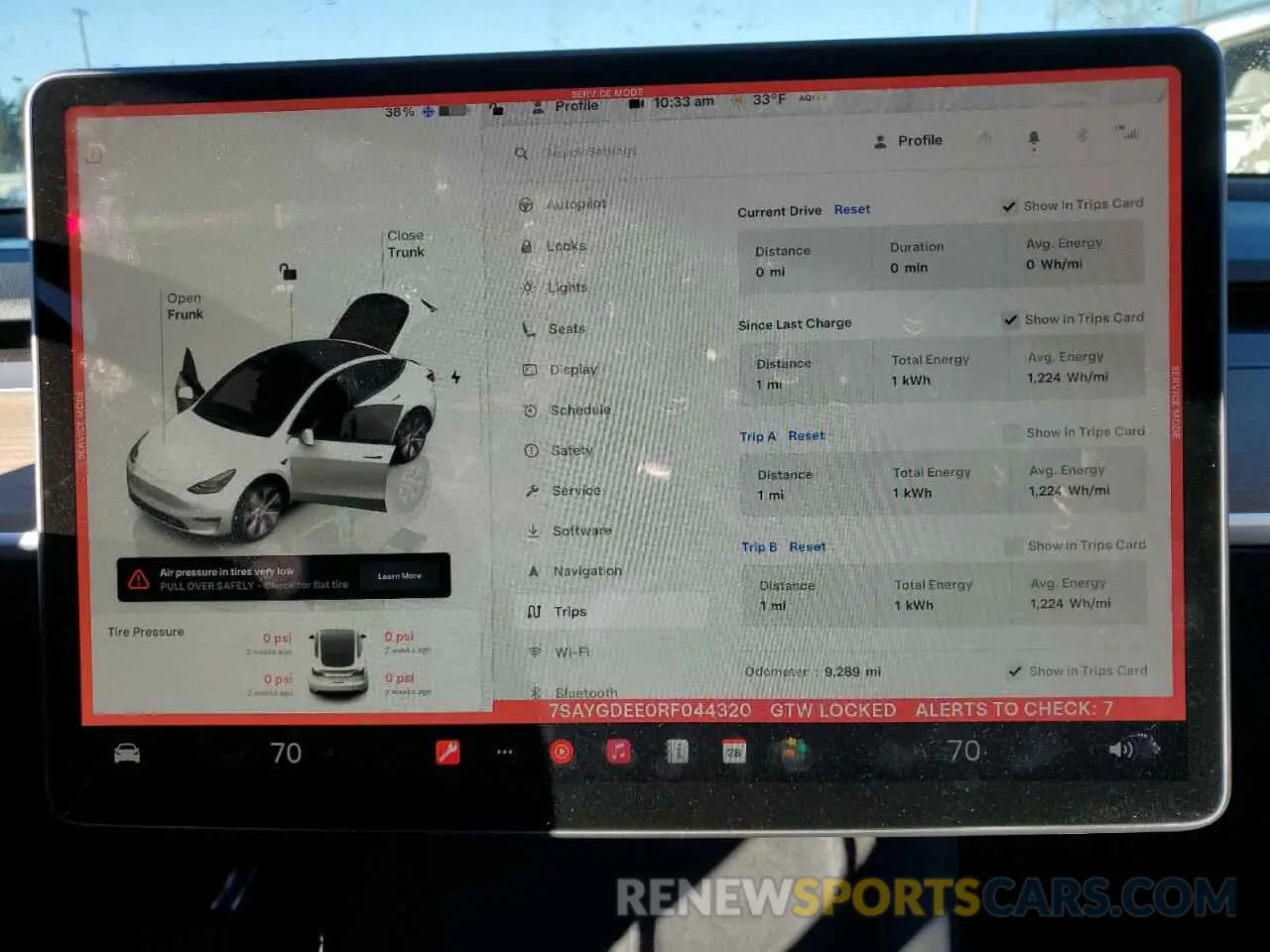 9 Photograph of a damaged car 7SAYGDEE0RF044320 TESLA MODEL Y 2024