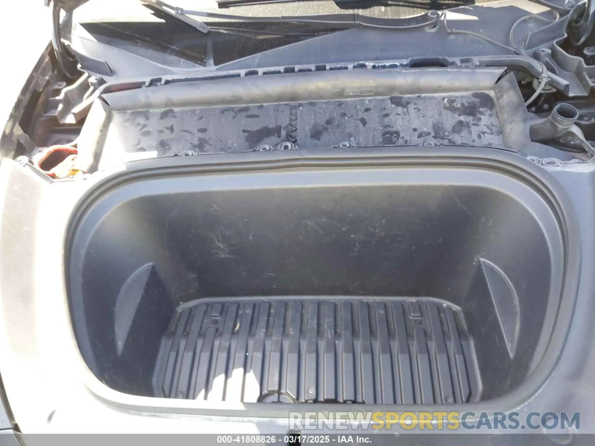 10 Photograph of a damaged car 7SAYGDEE0RF078242 TESLA MODEL Y 2024
