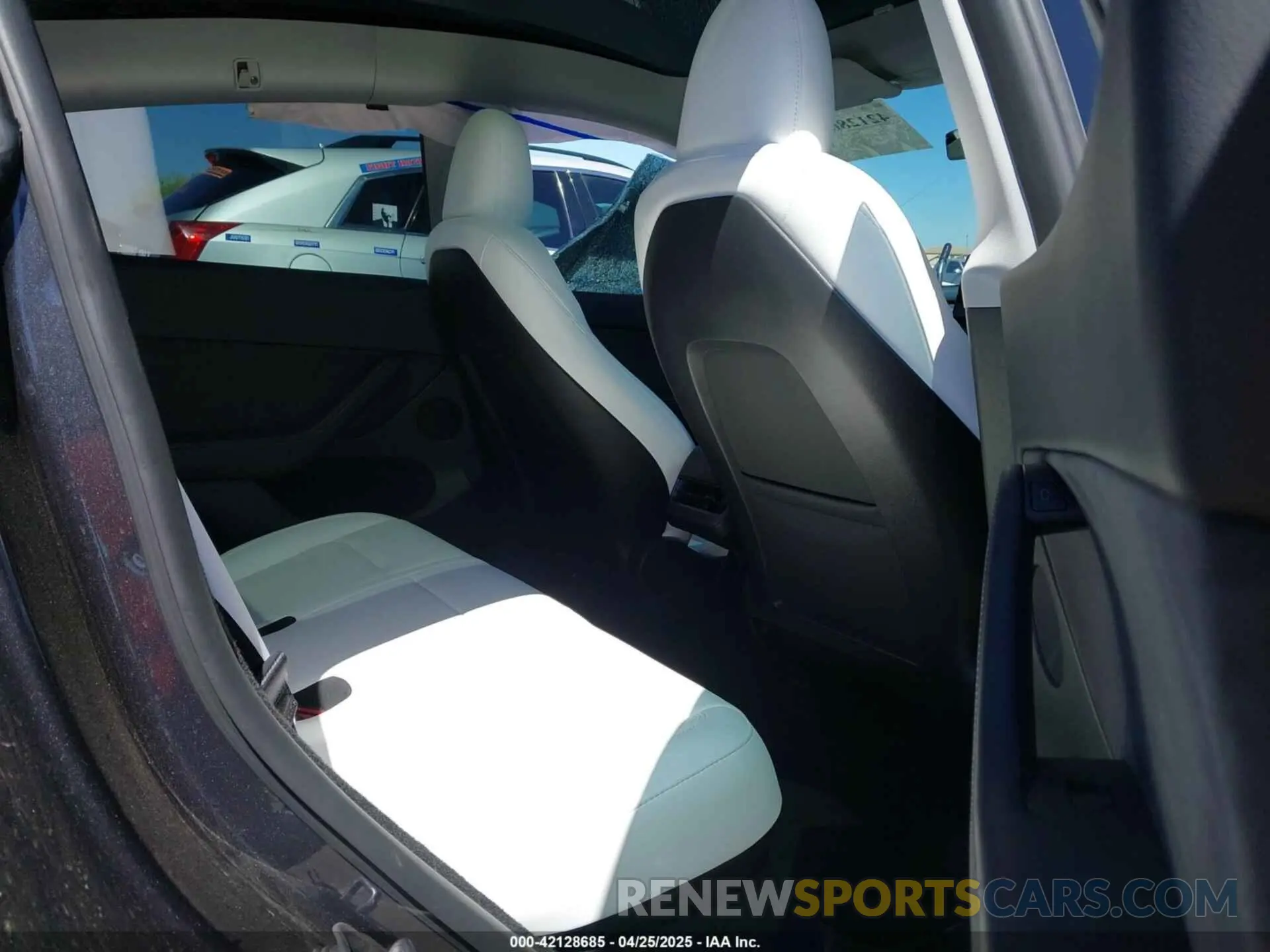 8 Фотография поврежденного автомобиля 7SAYGDEE0RF128802 TESLA MODEL Y 2024