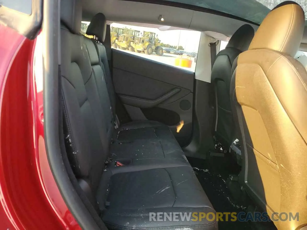 11 Photograph of a damaged car 7SAYGDEE1RA250727 TESLA MODEL Y 2024