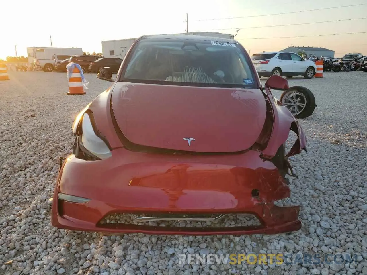 5 Photograph of a damaged car 7SAYGDEE1RA250727 TESLA MODEL Y 2024