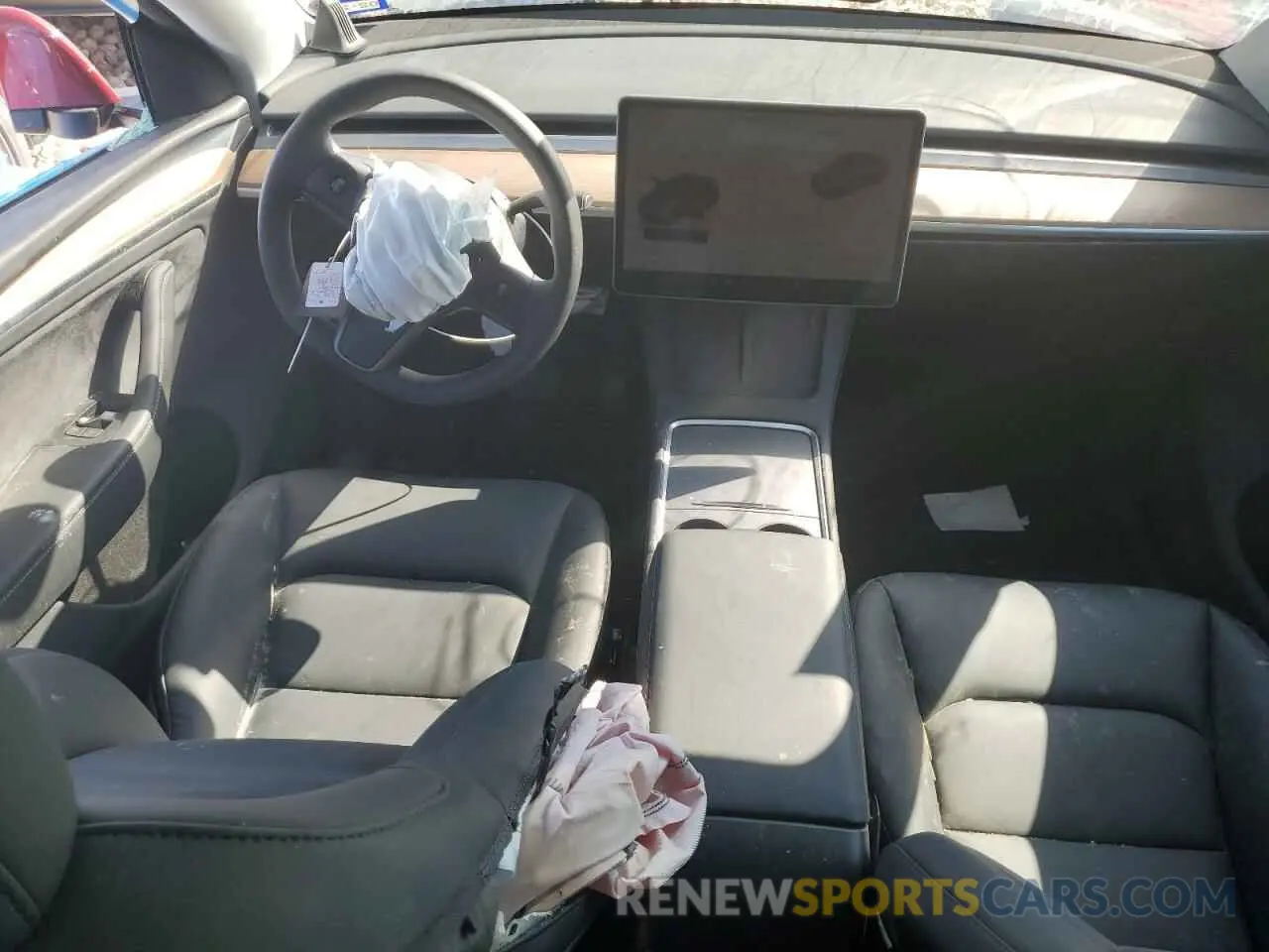 8 Photograph of a damaged car 7SAYGDEE1RA250727 TESLA MODEL Y 2024