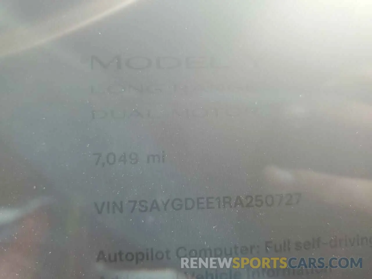 9 Photograph of a damaged car 7SAYGDEE1RA250727 TESLA MODEL Y 2024