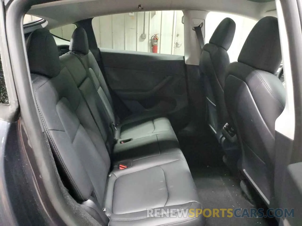 10 Photograph of a damaged car 7SAYGDEE1RA254860 TESLA MODEL Y 2024