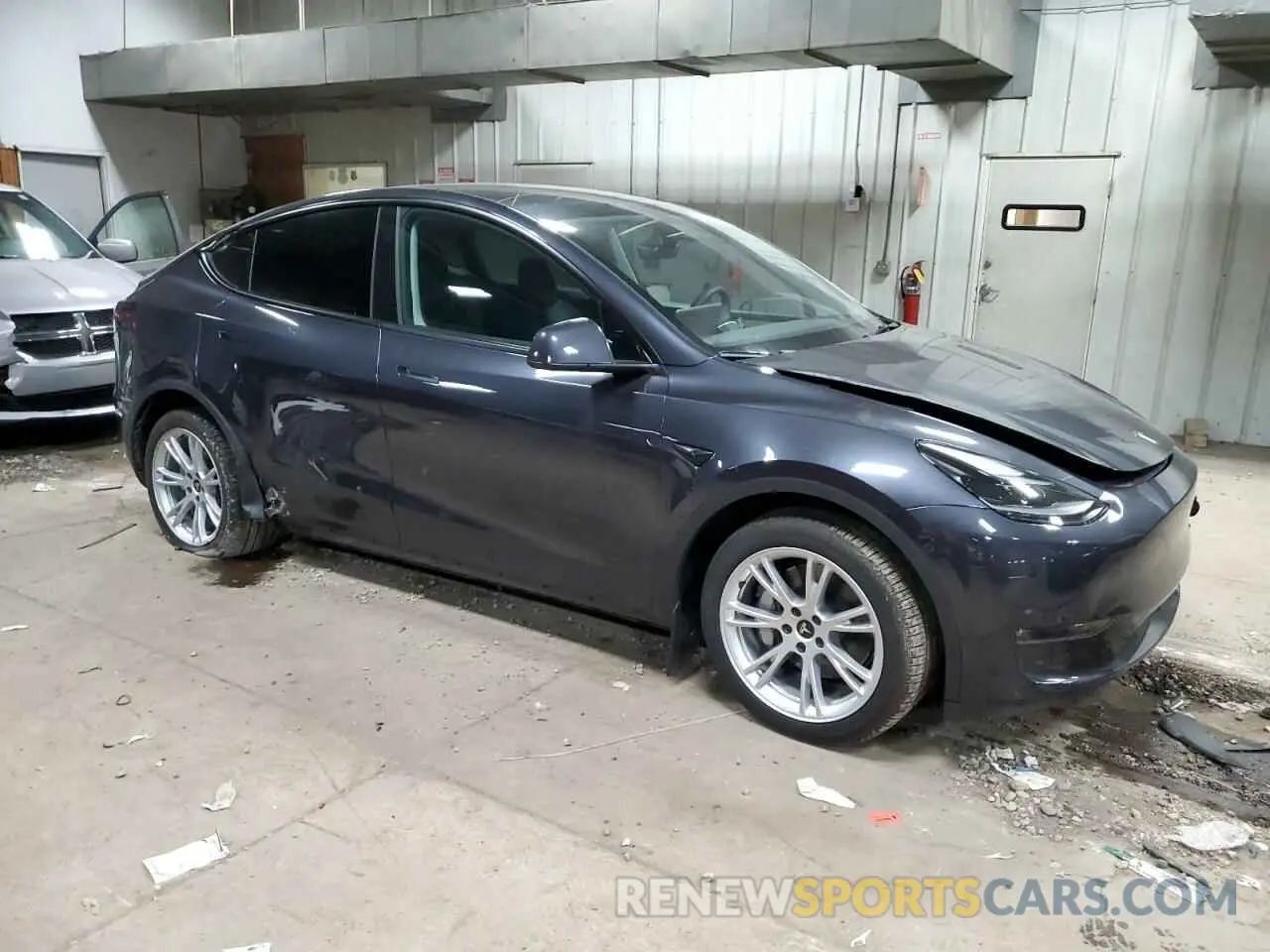 4 Photograph of a damaged car 7SAYGDEE1RA254860 TESLA MODEL Y 2024