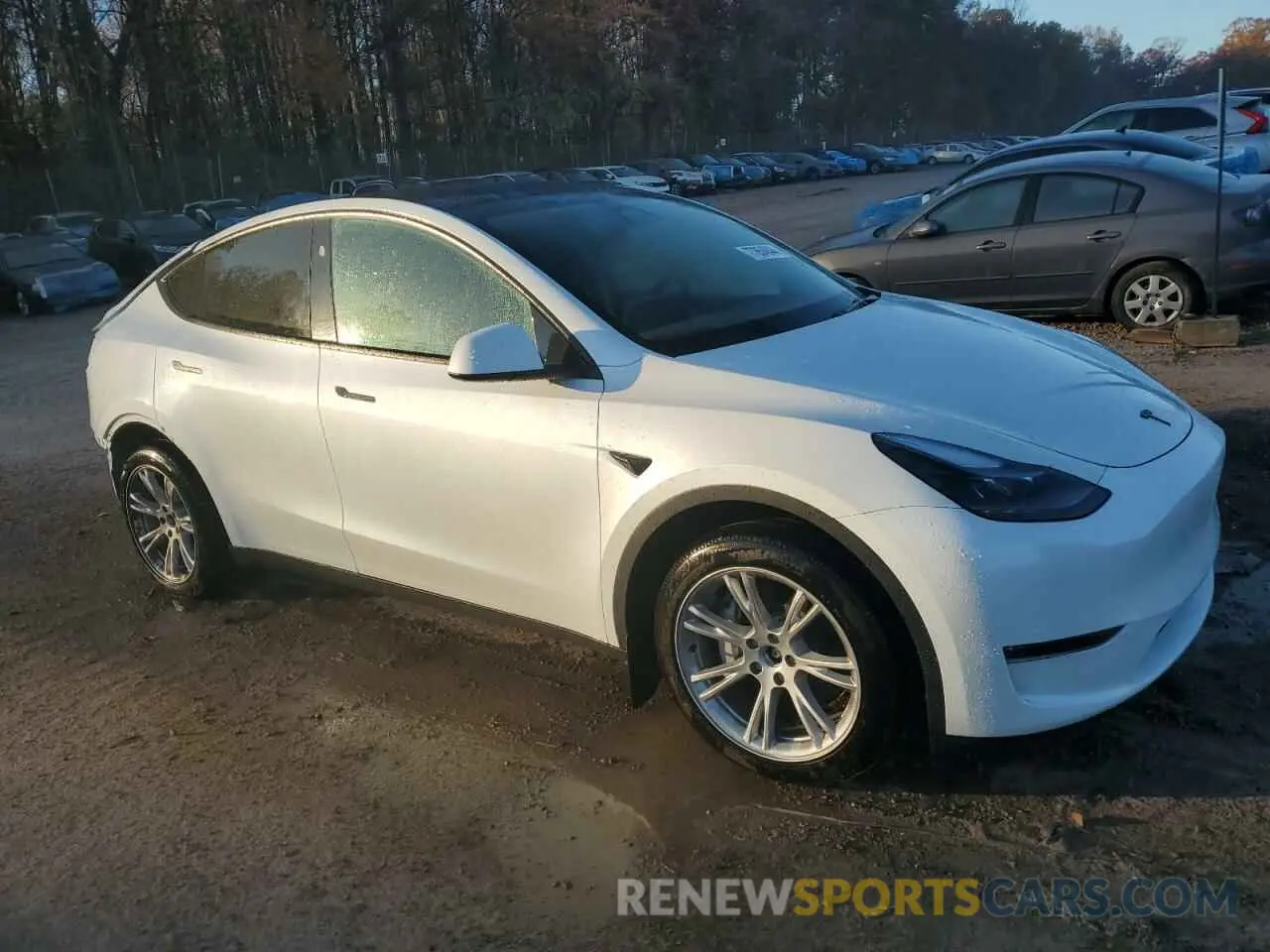 4 Photograph of a damaged car 7SAYGDEE1RA258441 TESLA MODEL Y 2024