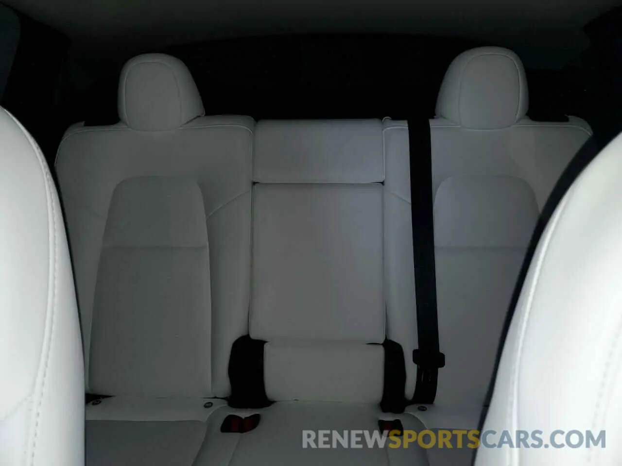 10 Photograph of a damaged car 7SAYGDEE1RA269598 TESLA MODEL Y 2024