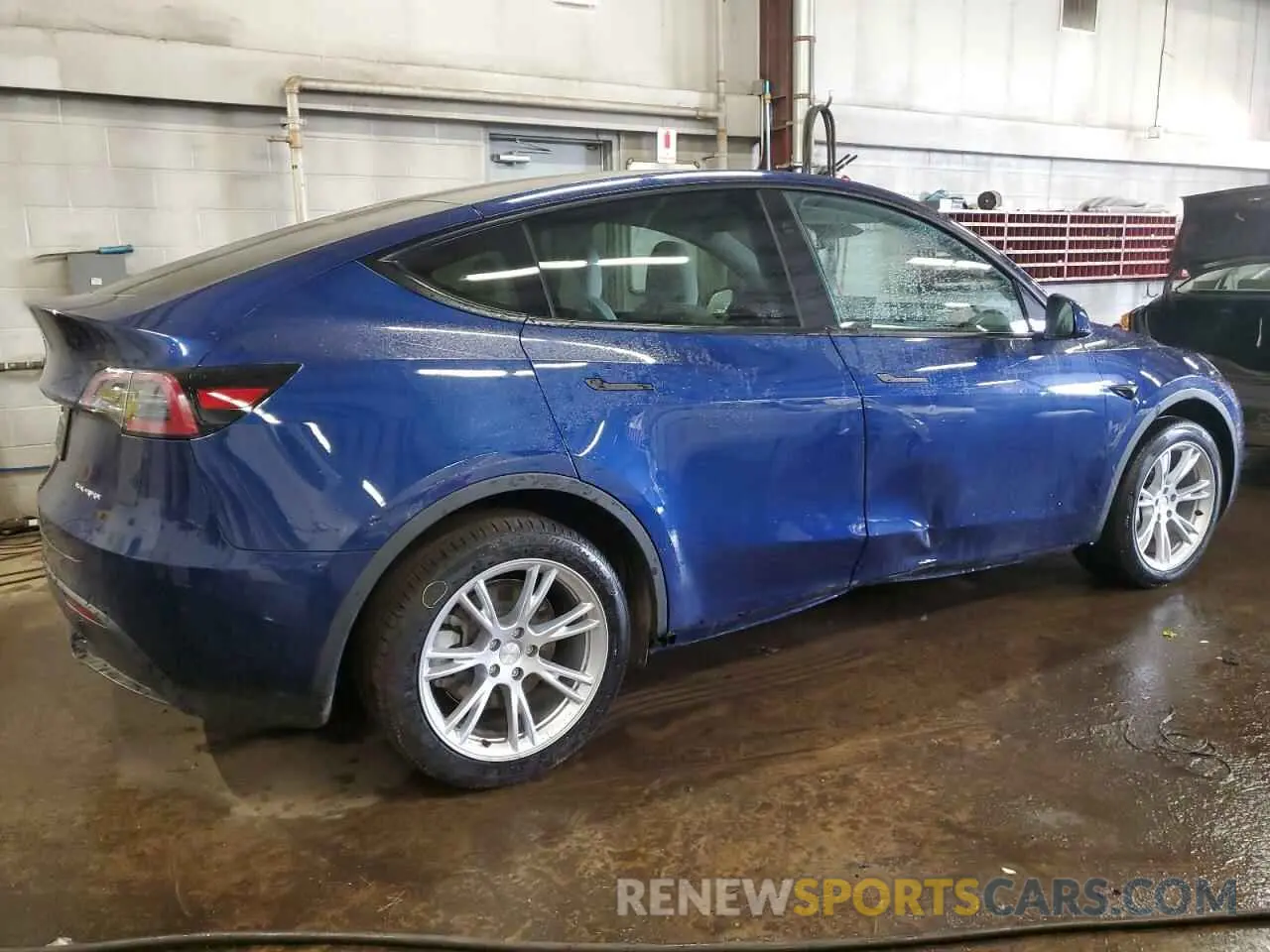 3 Photograph of a damaged car 7SAYGDEE1RA269598 TESLA MODEL Y 2024
