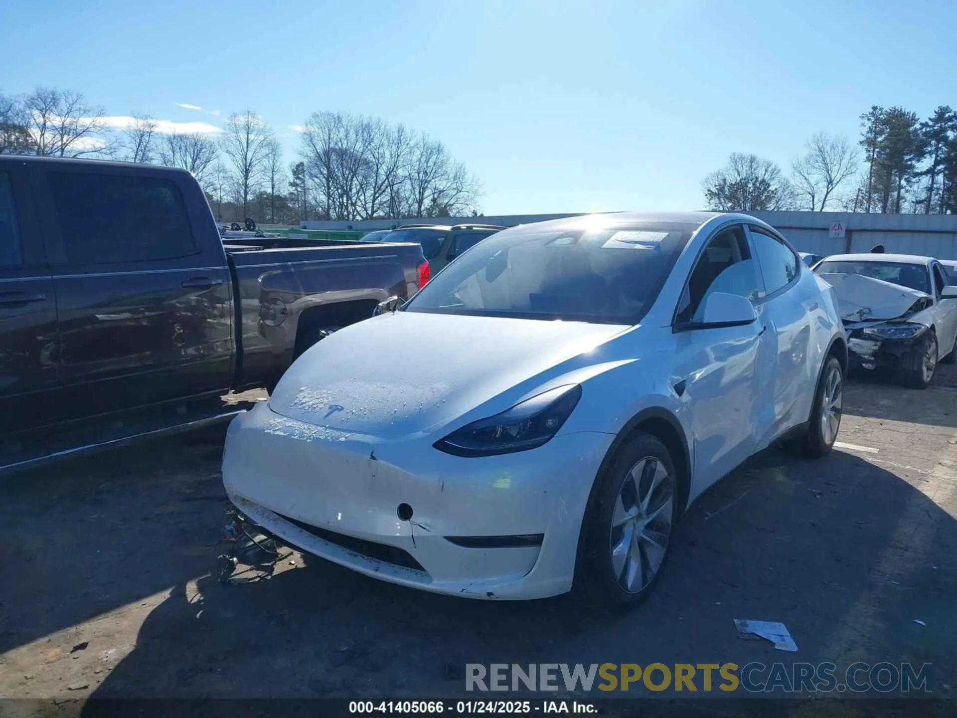 2 Photograph of a damaged car 7SAYGDEE1RA283162 TESLA MODEL Y 2024