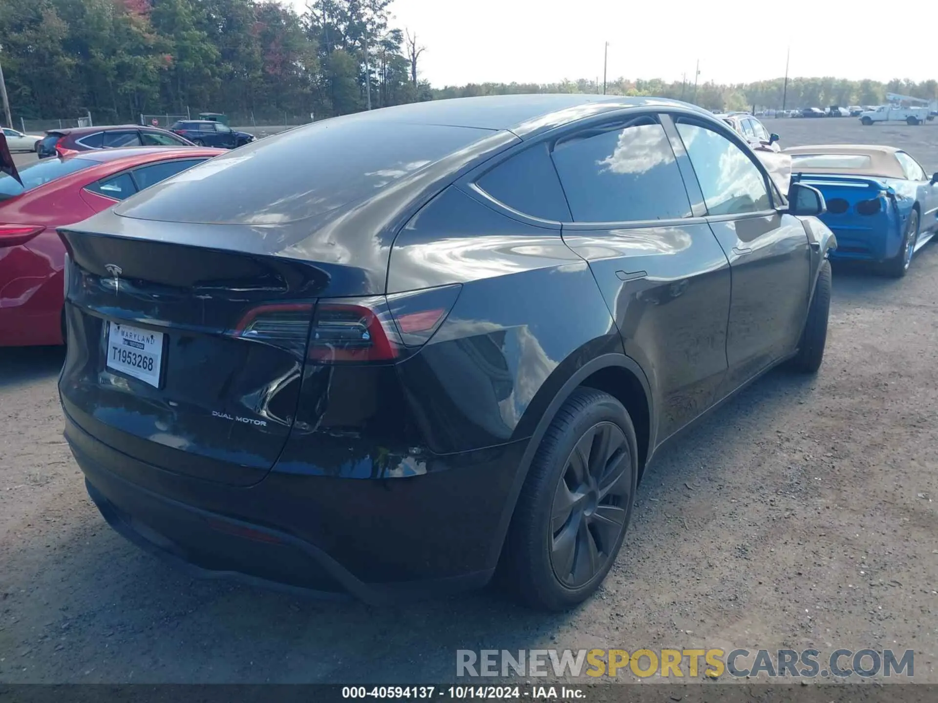 4 Photograph of a damaged car 7SAYGDEE1RA322705 TESLA MODEL Y 2024