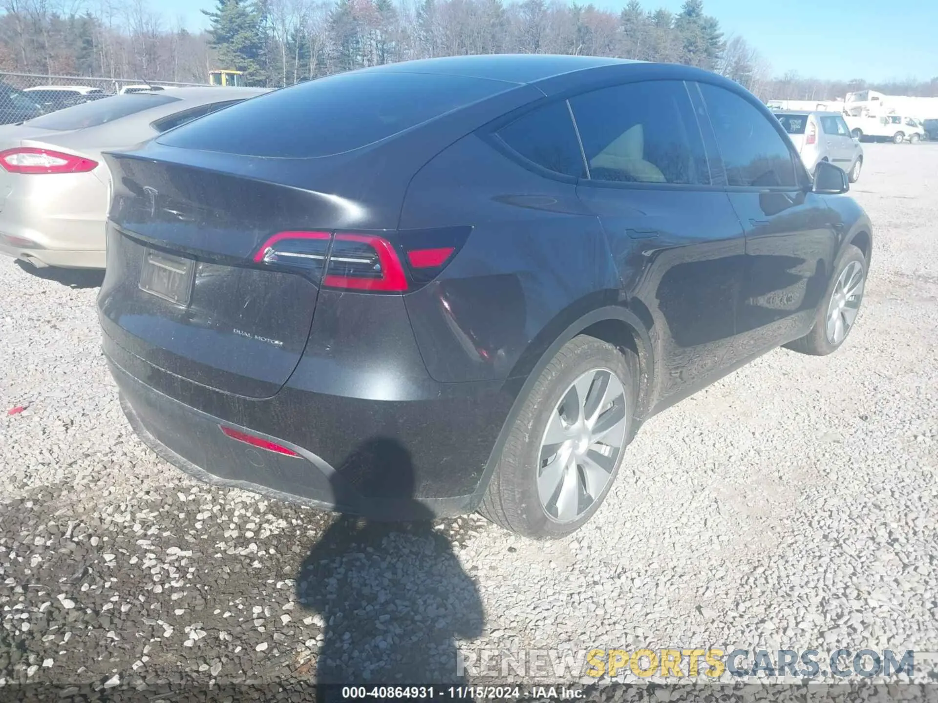3 Photograph of a damaged car 7SAYGDEE1RF036873 TESLA MODEL Y 2024