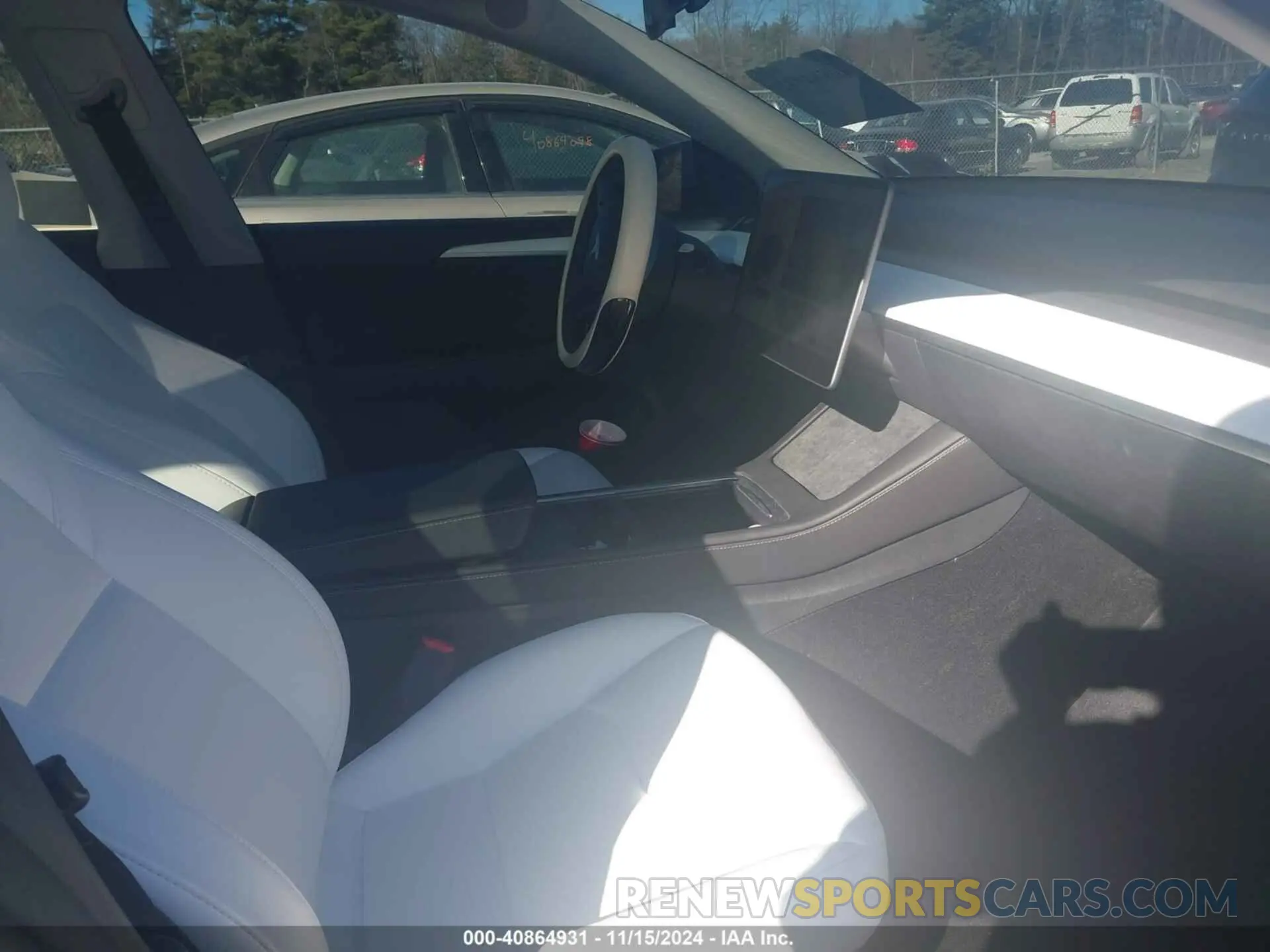 4 Photograph of a damaged car 7SAYGDEE1RF036873 TESLA MODEL Y 2024