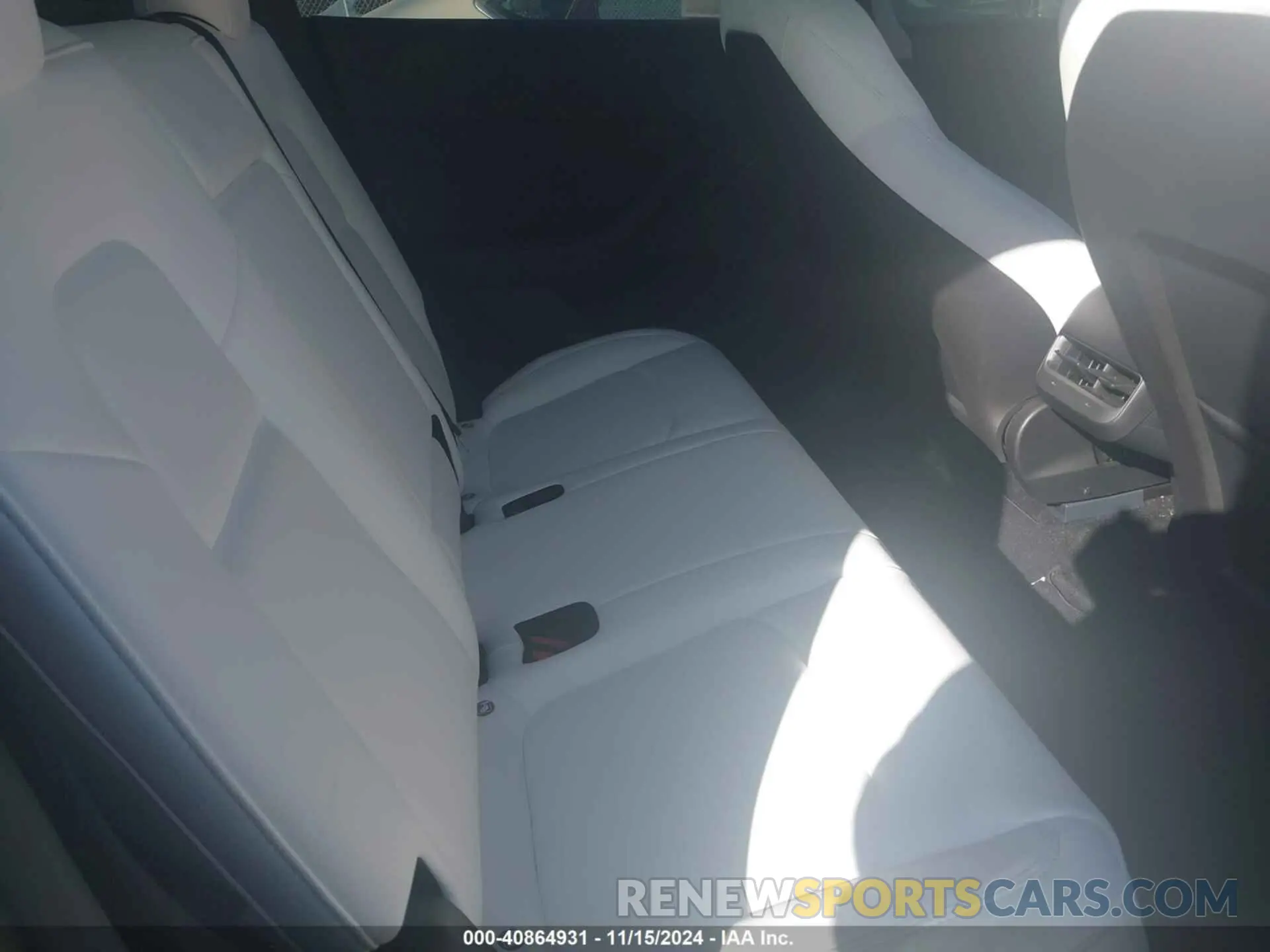 7 Photograph of a damaged car 7SAYGDEE1RF036873 TESLA MODEL Y 2024