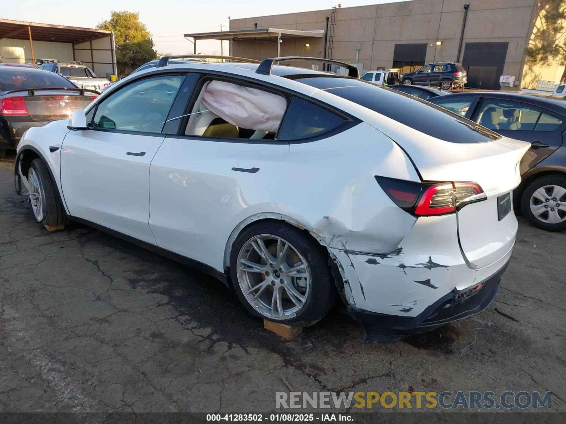 3 Фотография поврежденного автомобиля 7SAYGDEE1RF051860 TESLA MODEL Y 2024