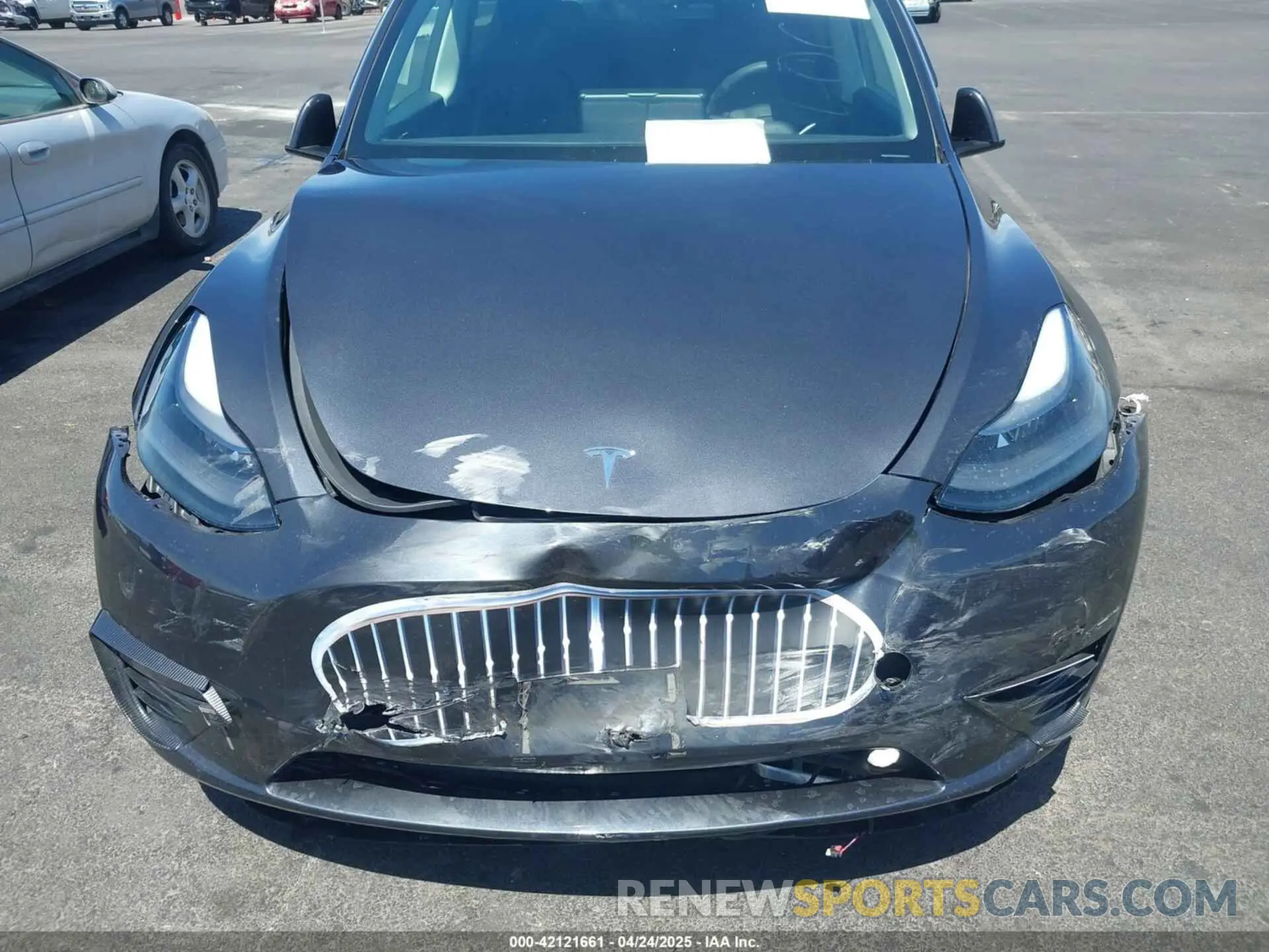 10 Photograph of a damaged car 7SAYGDEE1RF067024 TESLA MODEL Y 2024
