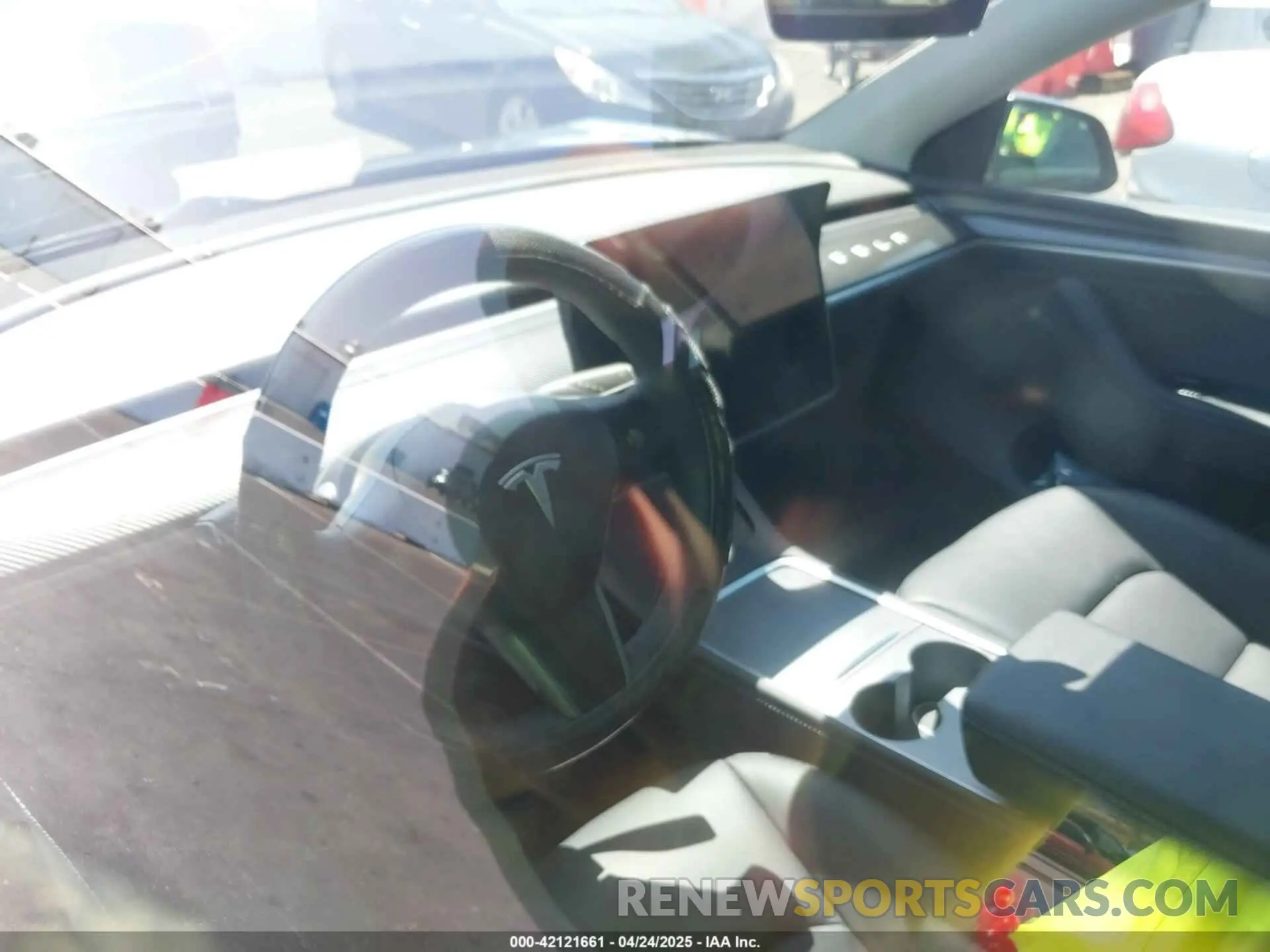14 Photograph of a damaged car 7SAYGDEE1RF067024 TESLA MODEL Y 2024
