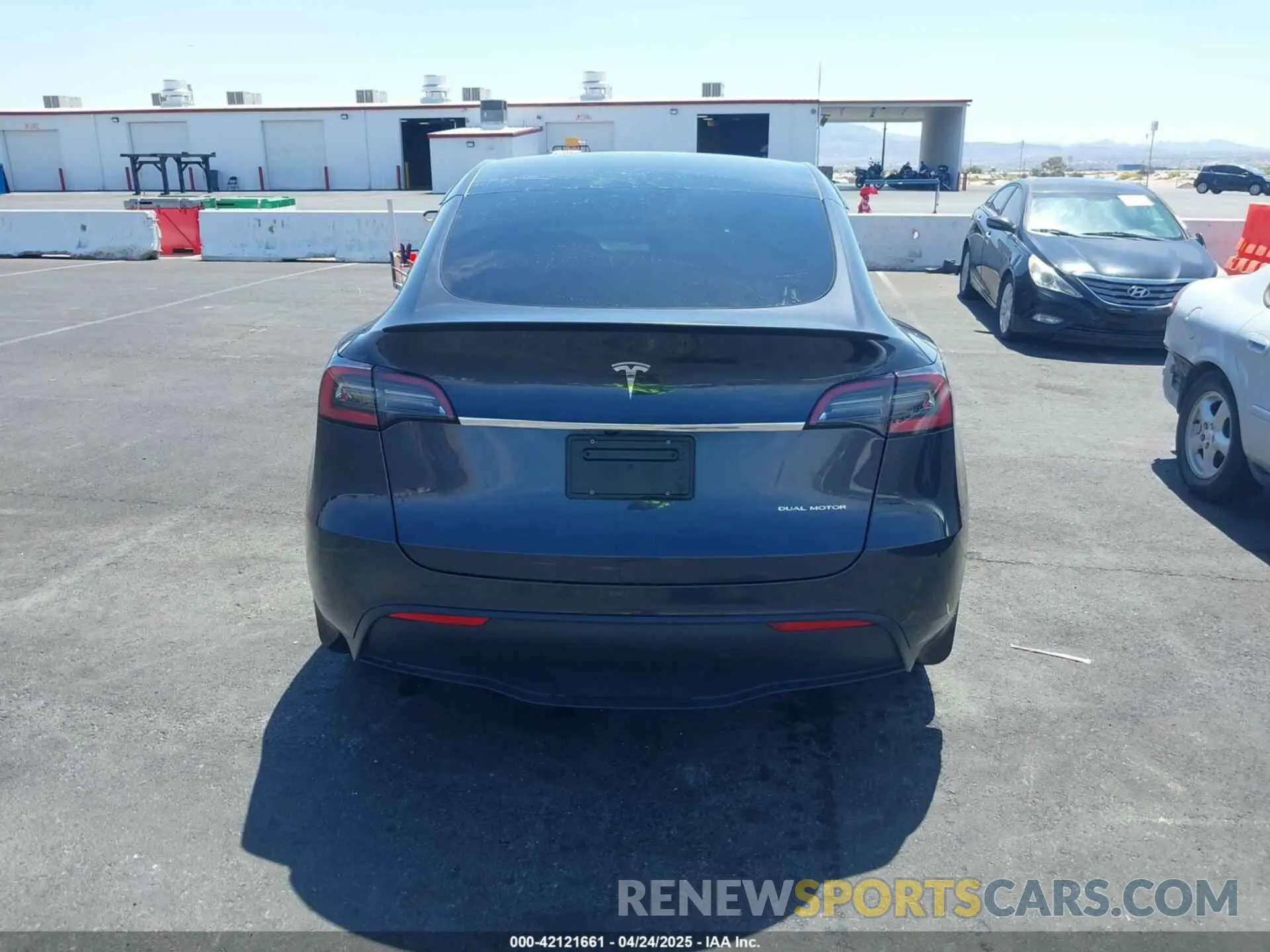 15 Photograph of a damaged car 7SAYGDEE1RF067024 TESLA MODEL Y 2024