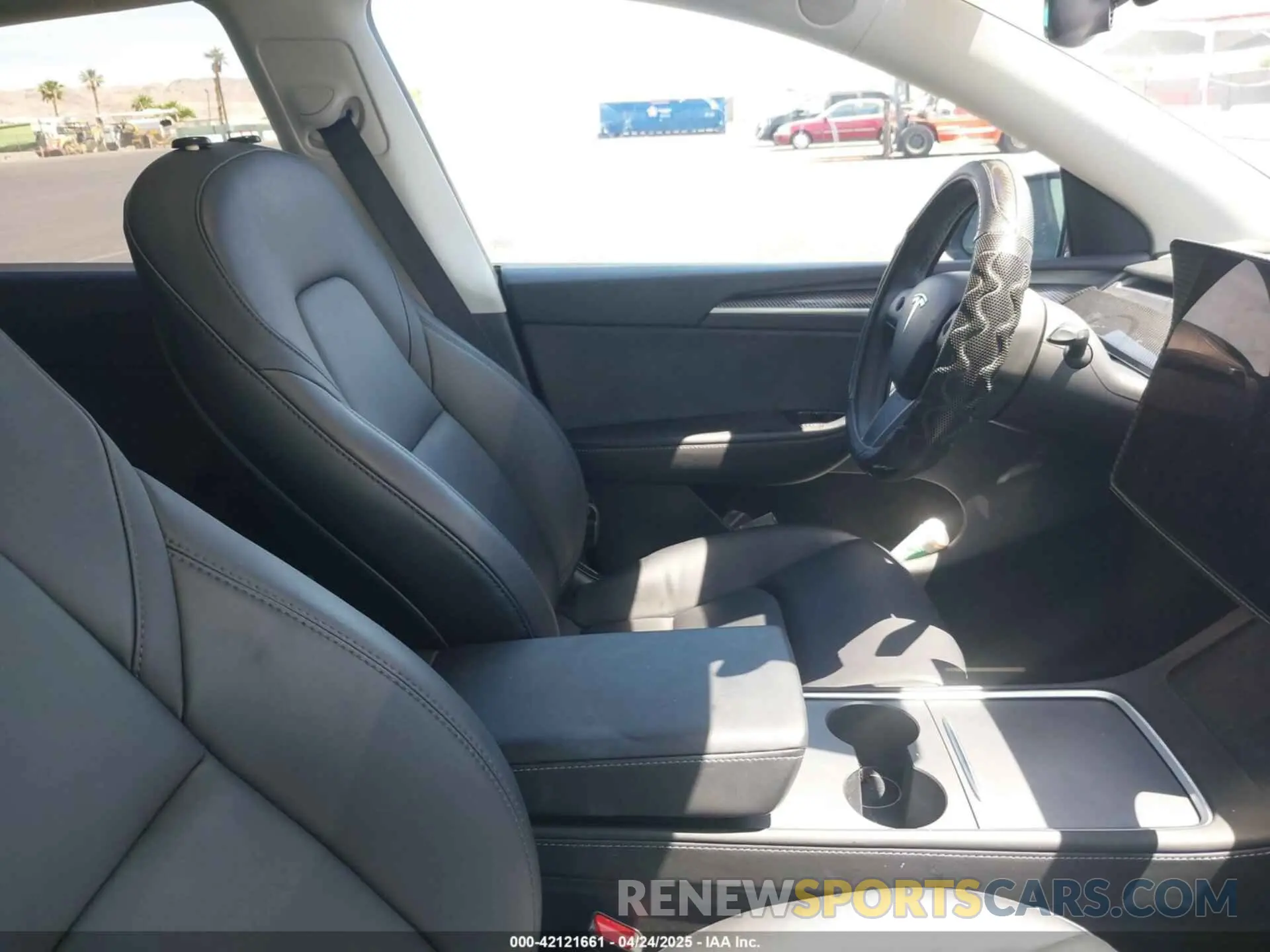 5 Photograph of a damaged car 7SAYGDEE1RF067024 TESLA MODEL Y 2024