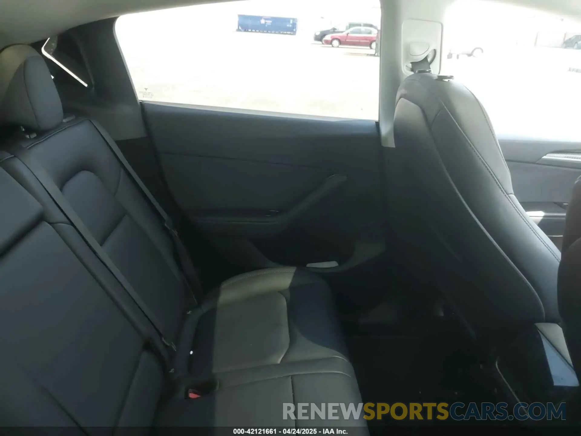 8 Photograph of a damaged car 7SAYGDEE1RF067024 TESLA MODEL Y 2024