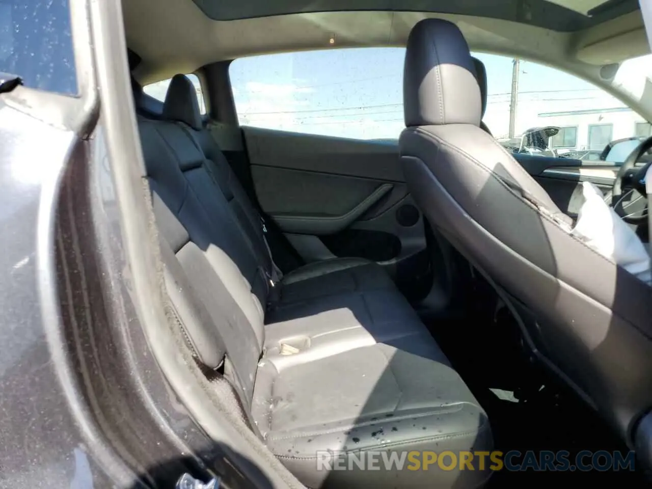 10 Photograph of a damaged car 7SAYGDEE1RF072398 TESLA MODEL Y 2024