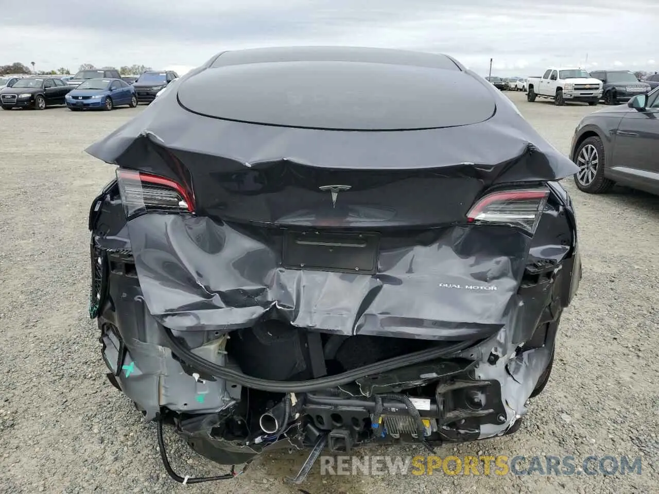 6 Photograph of a damaged car 7SAYGDEE1RF073566 TESLA MODEL Y 2024