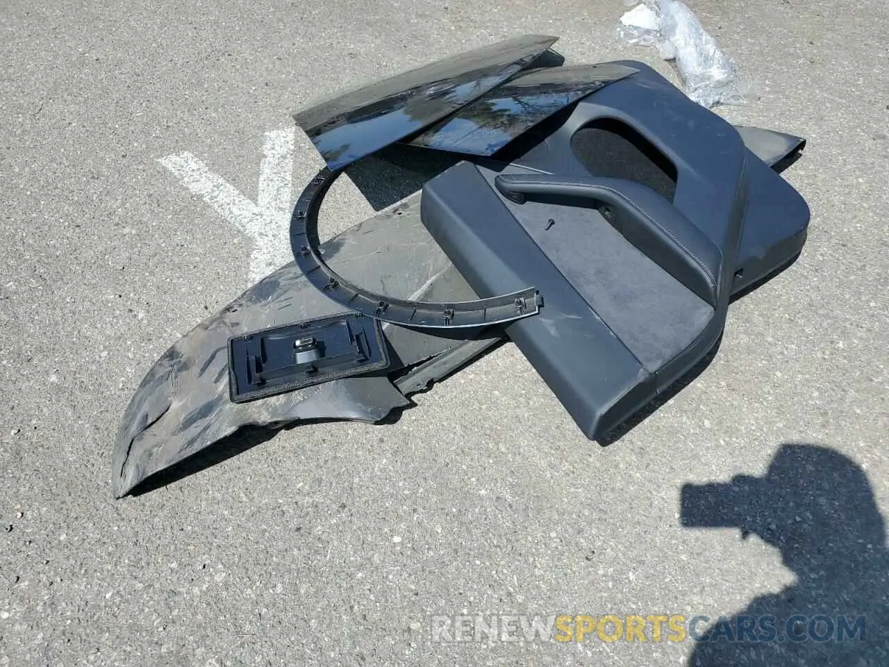 12 Photograph of a damaged car 7SAYGDEE1RF082428 TESLA MODEL Y 2024