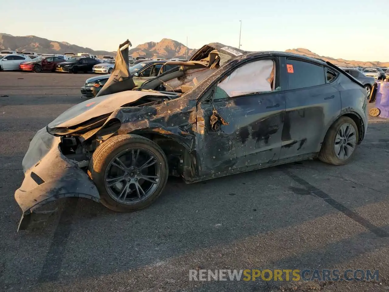 1 Photograph of a damaged car 7SAYGDEE1RF132762 TESLA MODEL Y 2024