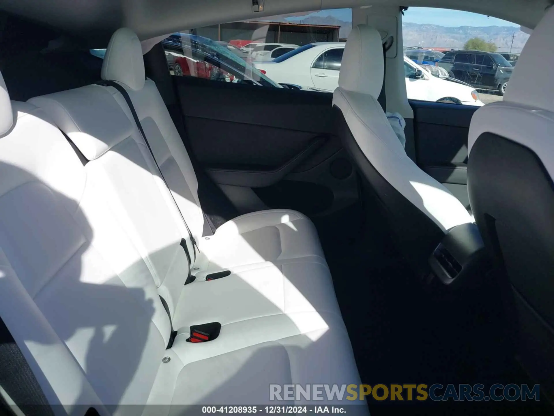 8 Photograph of a damaged car 7SAYGDEE1RF150937 TESLA MODEL Y 2024
