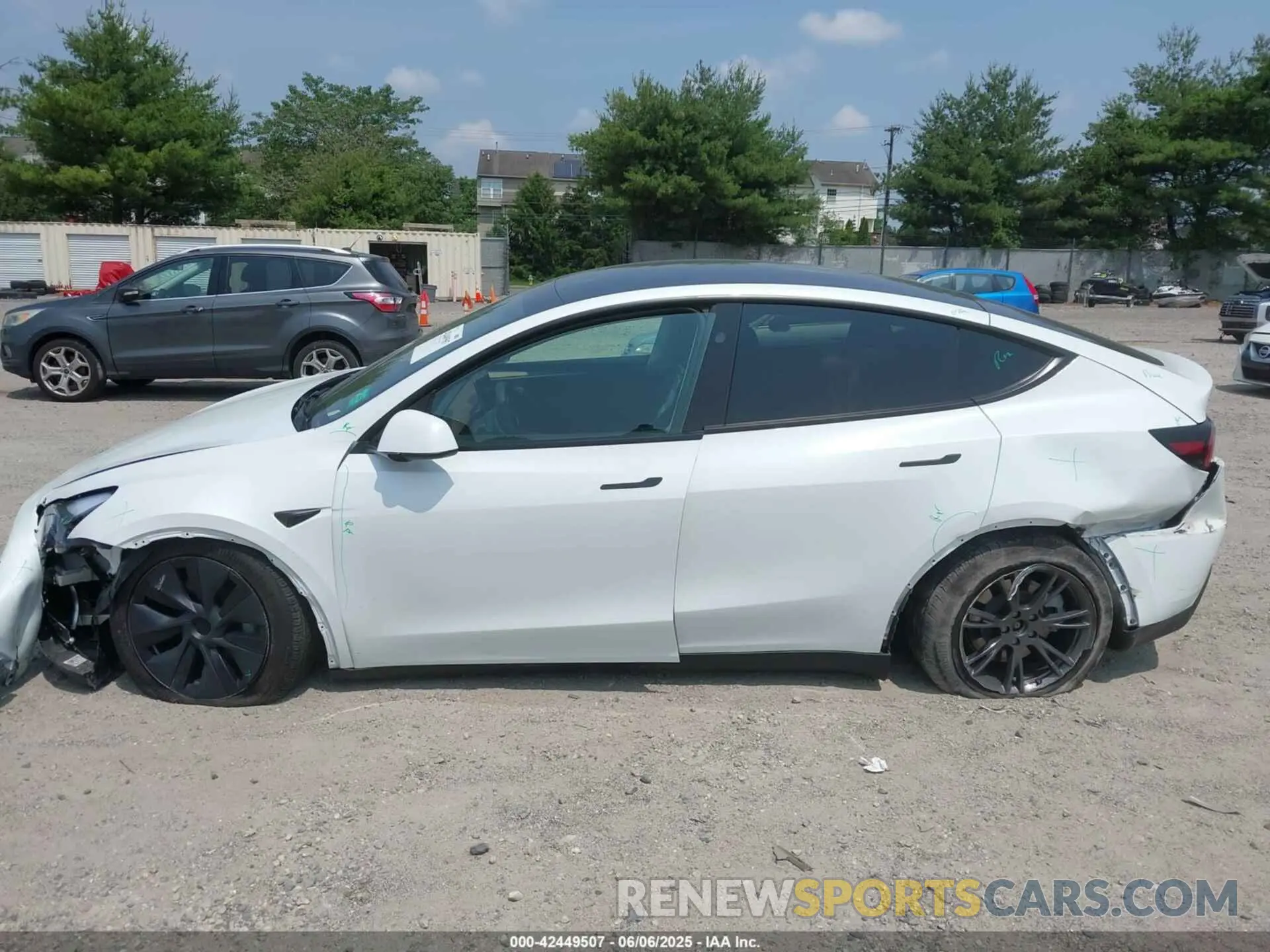 14 Photograph of a damaged car 7SAYGDEE1RF185655 TESLA MODEL Y 2024