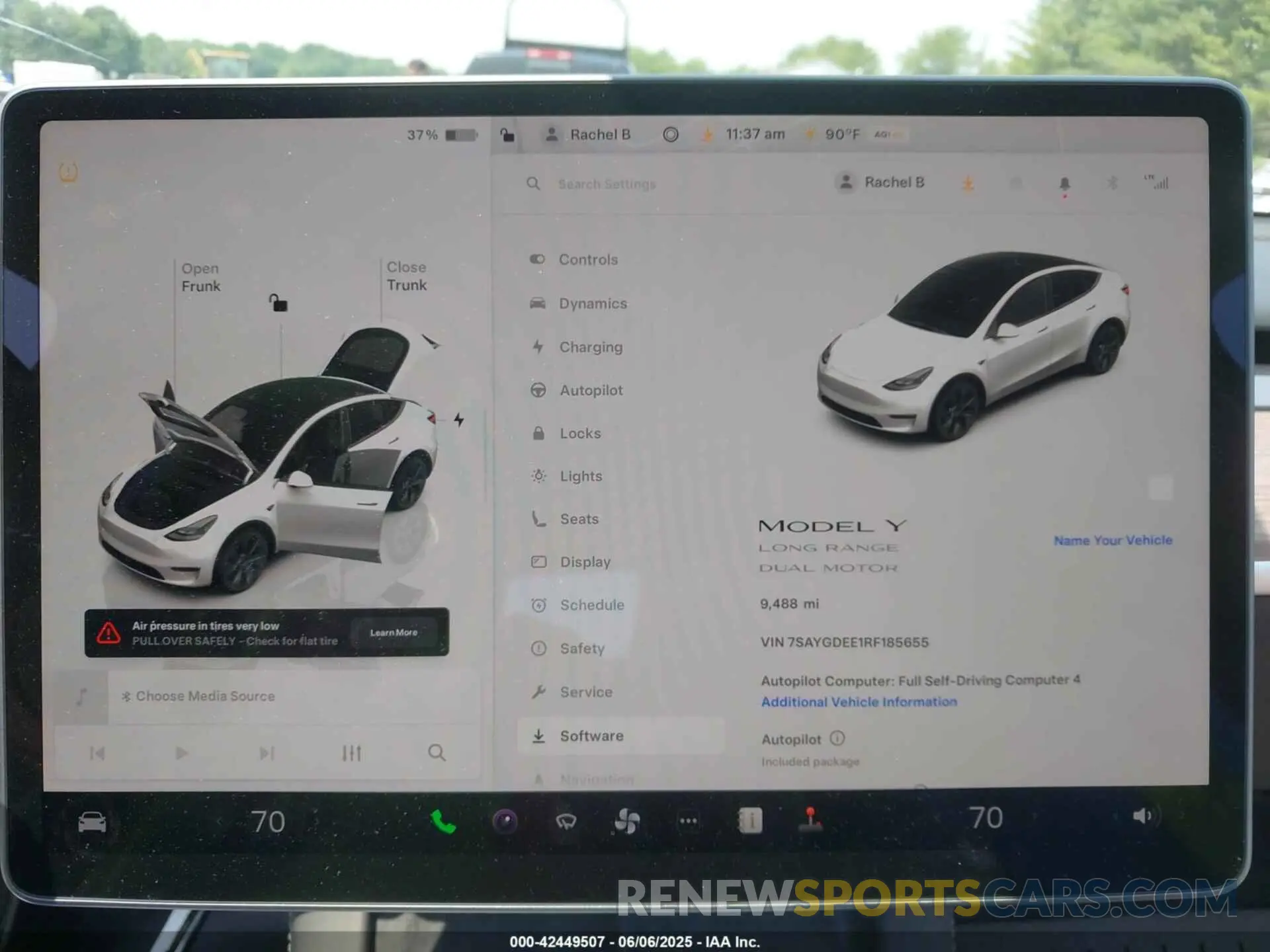 18 Photograph of a damaged car 7SAYGDEE1RF185655 TESLA MODEL Y 2024