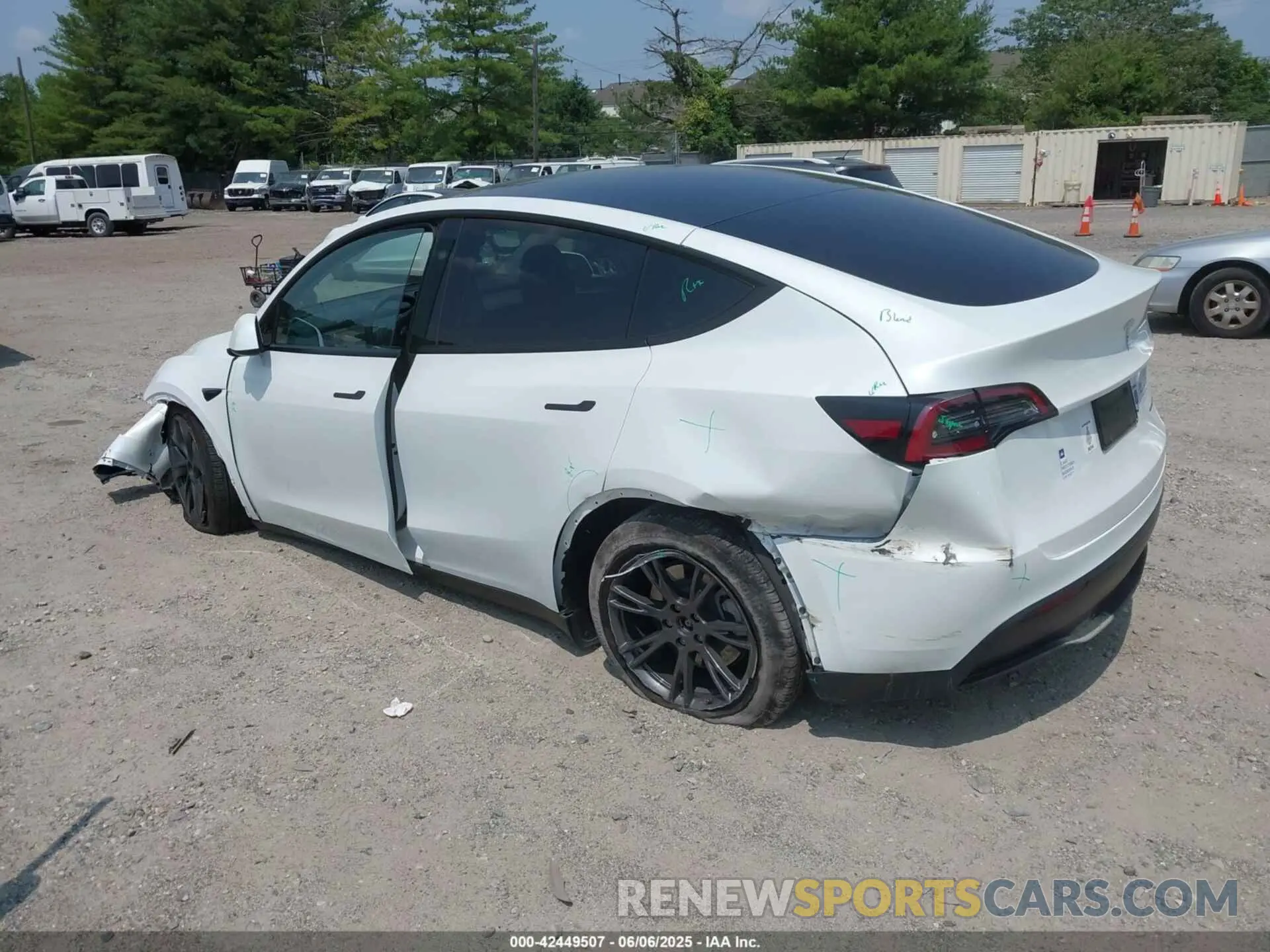 3 Photograph of a damaged car 7SAYGDEE1RF185655 TESLA MODEL Y 2024